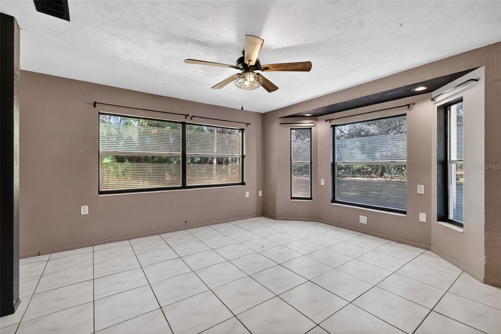 Image 19 of 41 For 2110 Warrensford Road