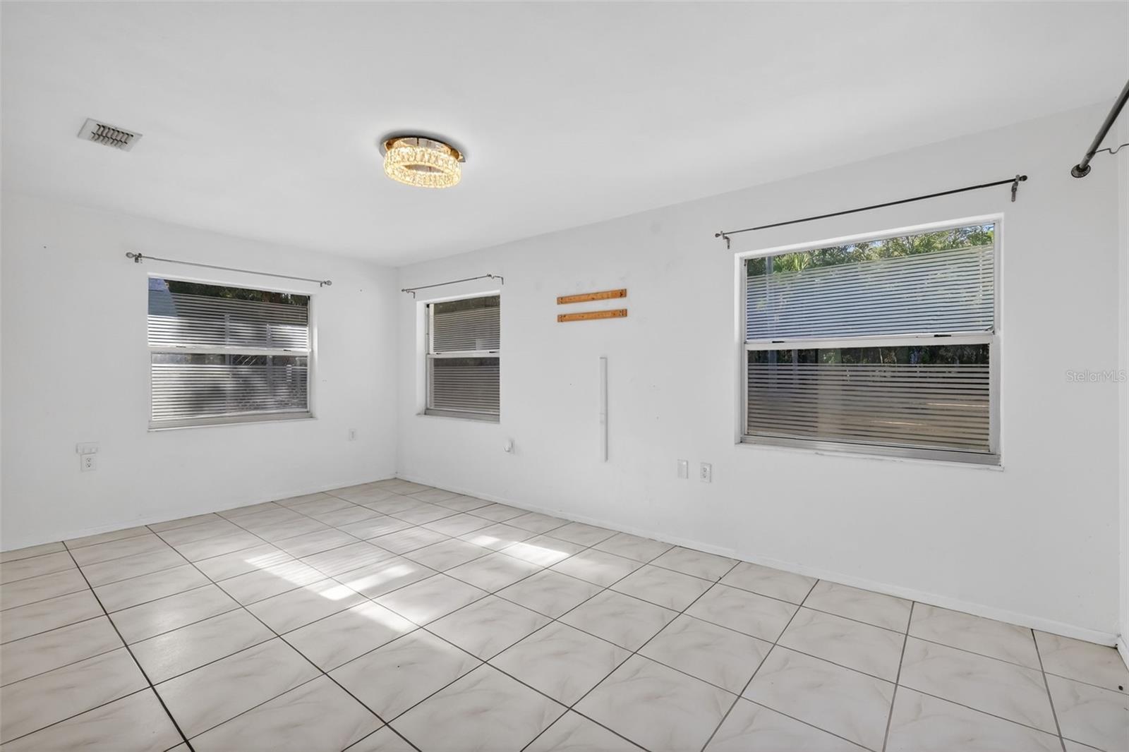 Image 26 of 41 For 2110 Warrensford Road