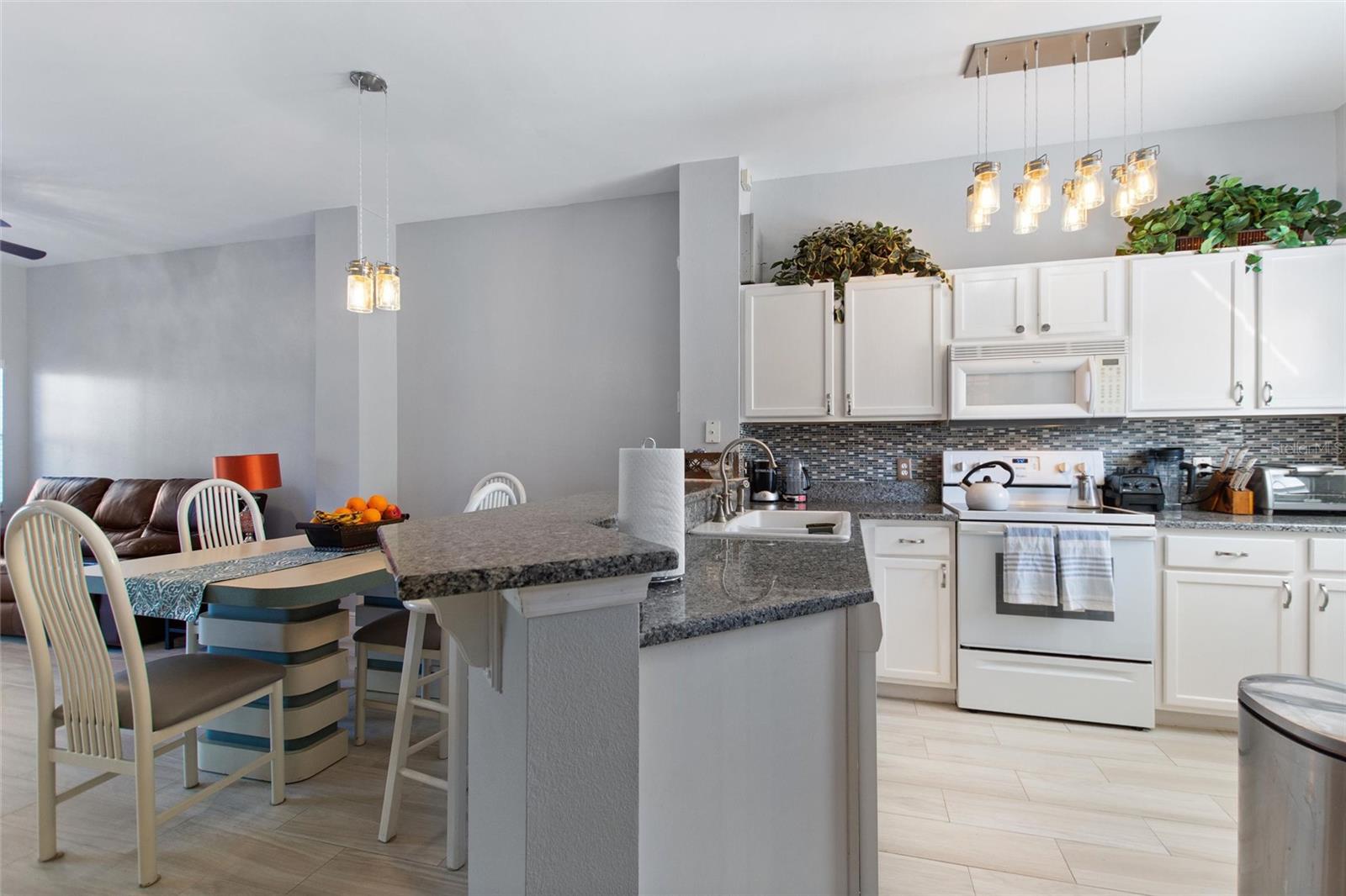 Image 5 of 60 For 4717 Vero Beach Place