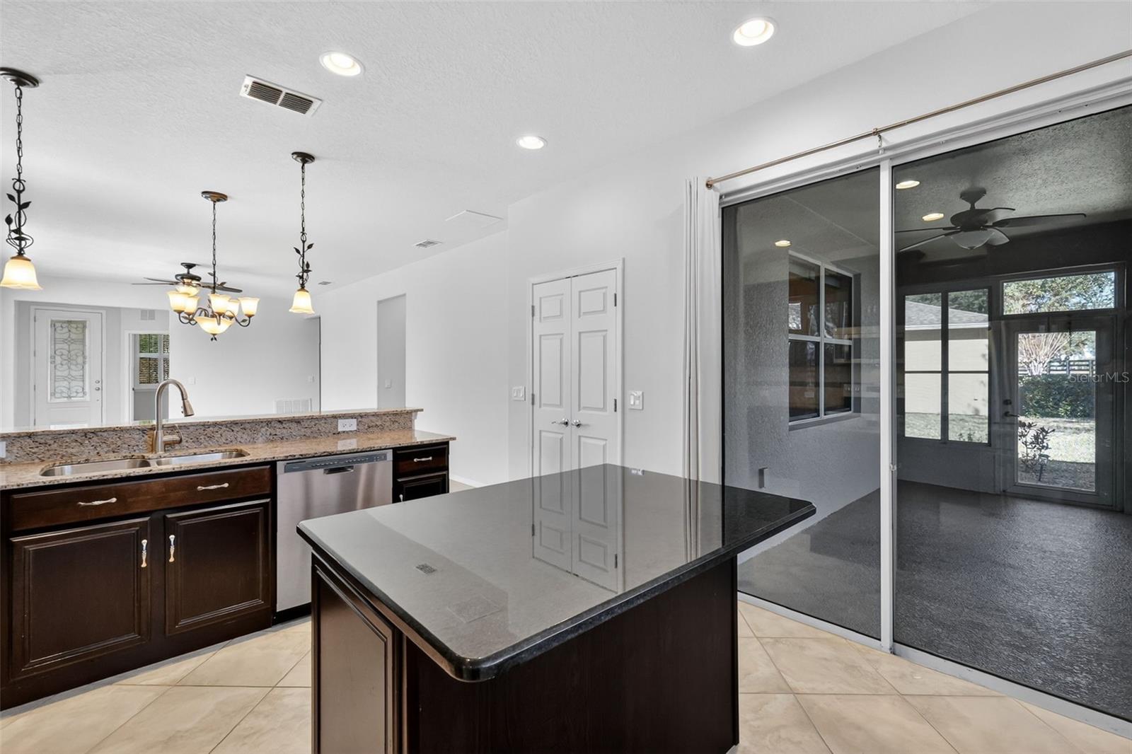 Image 14 of 57 For 21944 Belgian Court