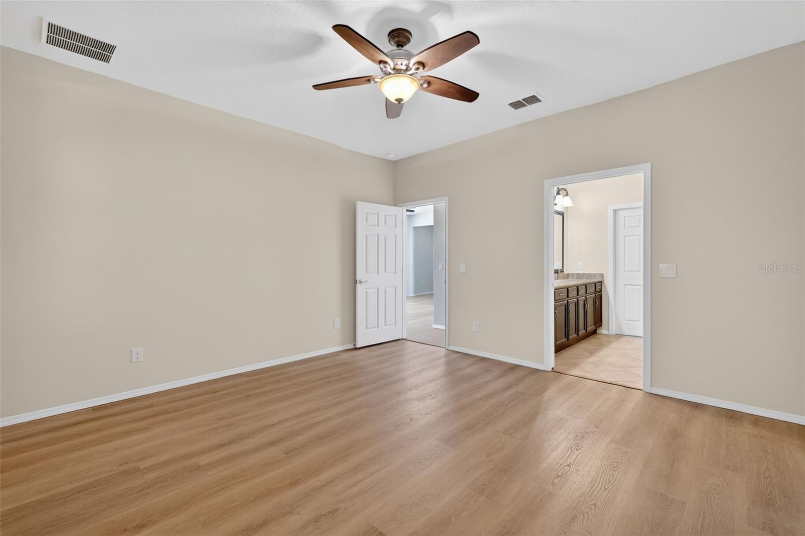 Image 19 of 57 For 21944 Belgian Court