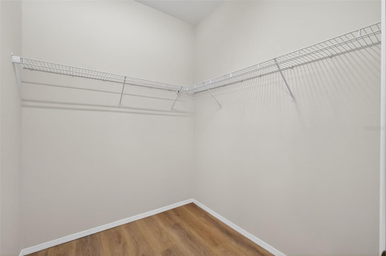 Image 23 of 57 For 21944 Belgian Court