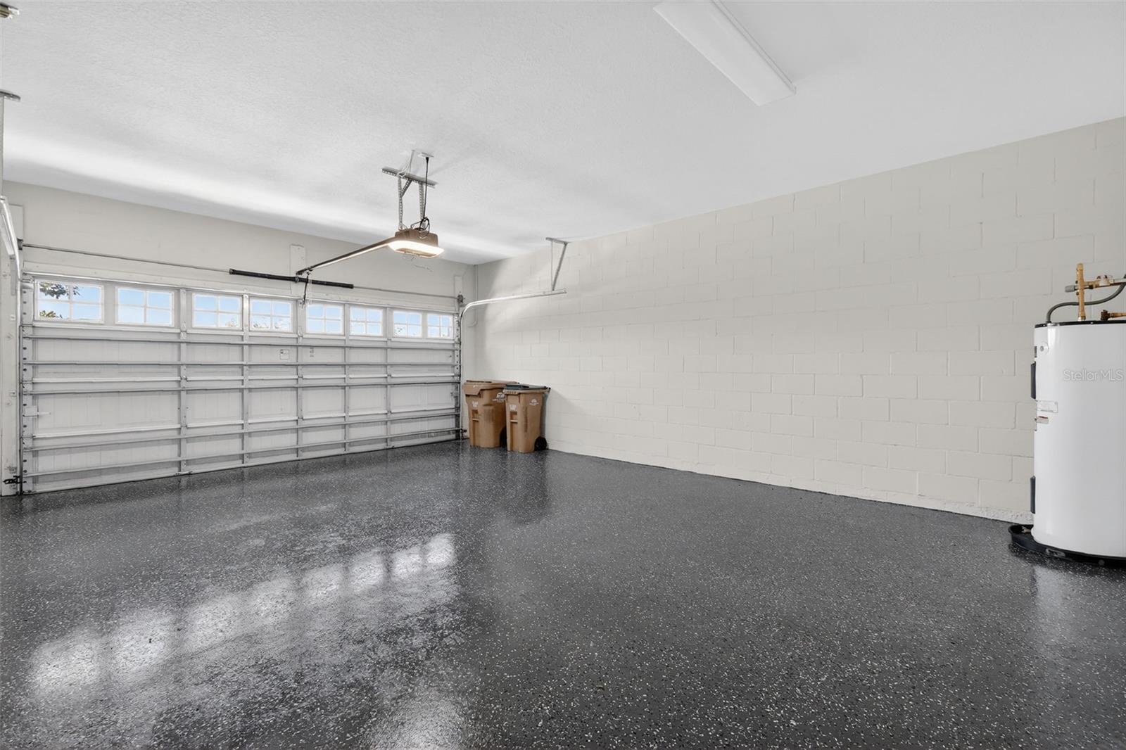 Image 24 of 57 For 21944 Belgian Court