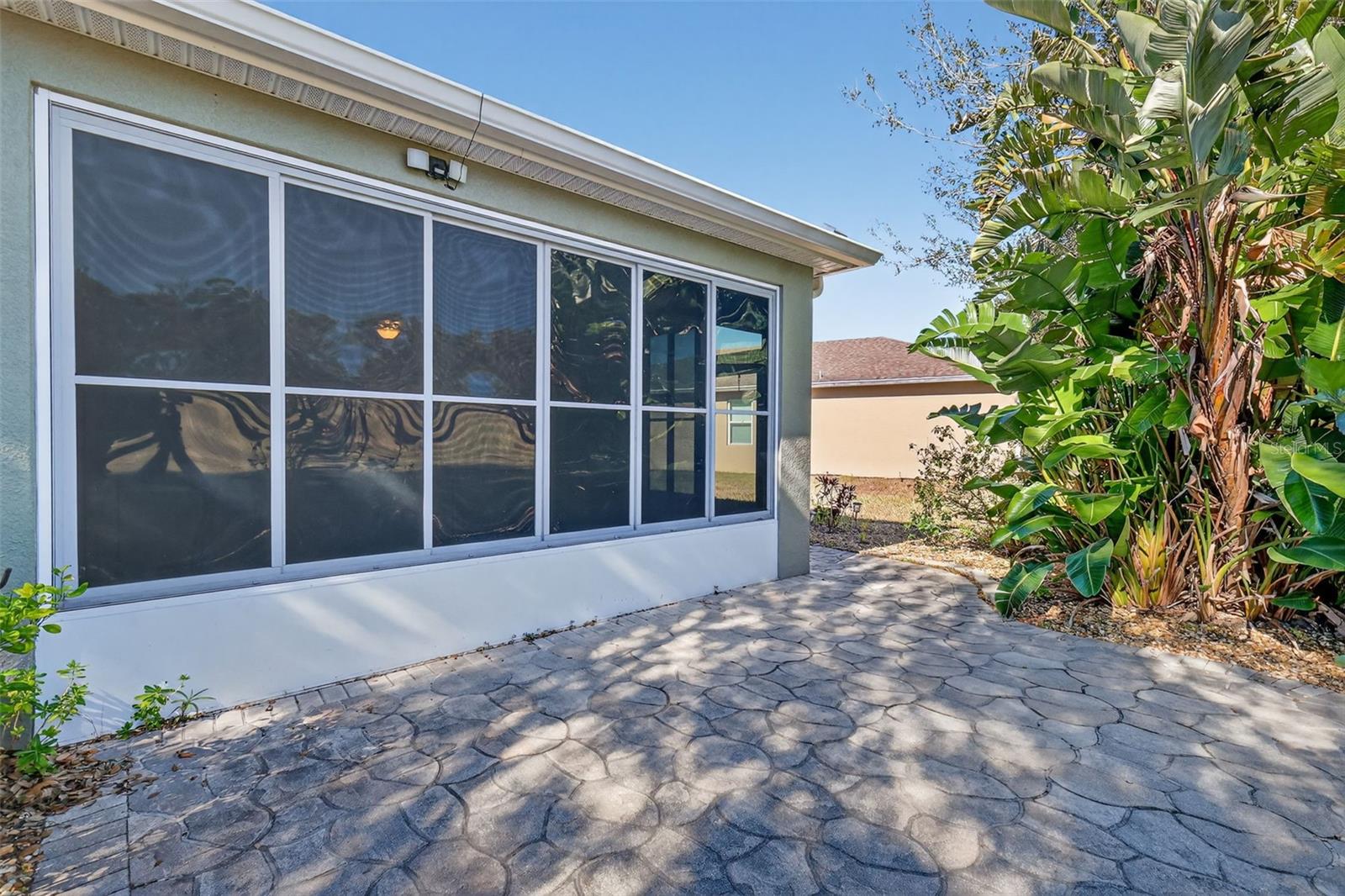 Image 26 of 57 For 21944 Belgian Court