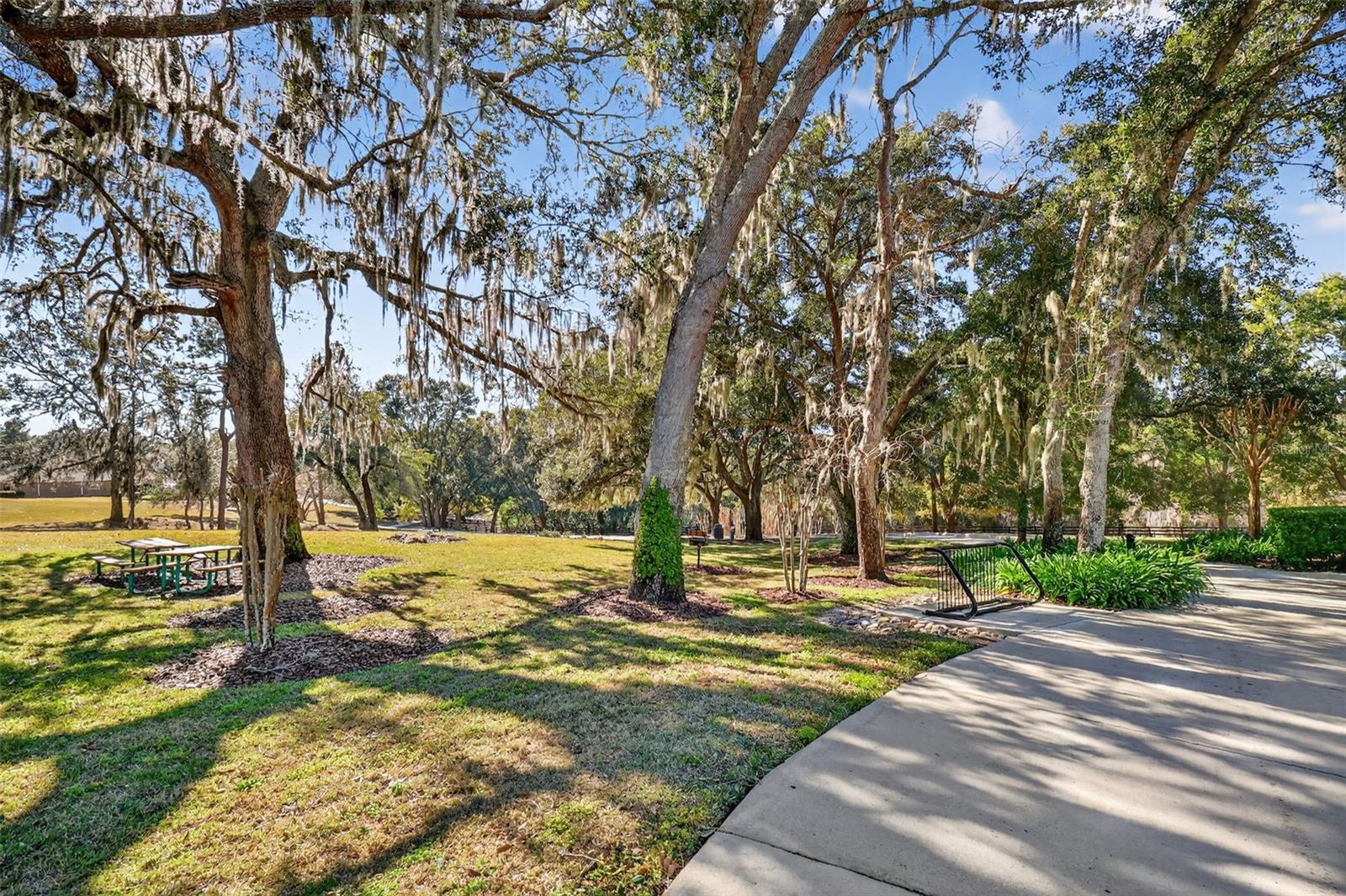 Image 33 of 57 For 21944 Belgian Court