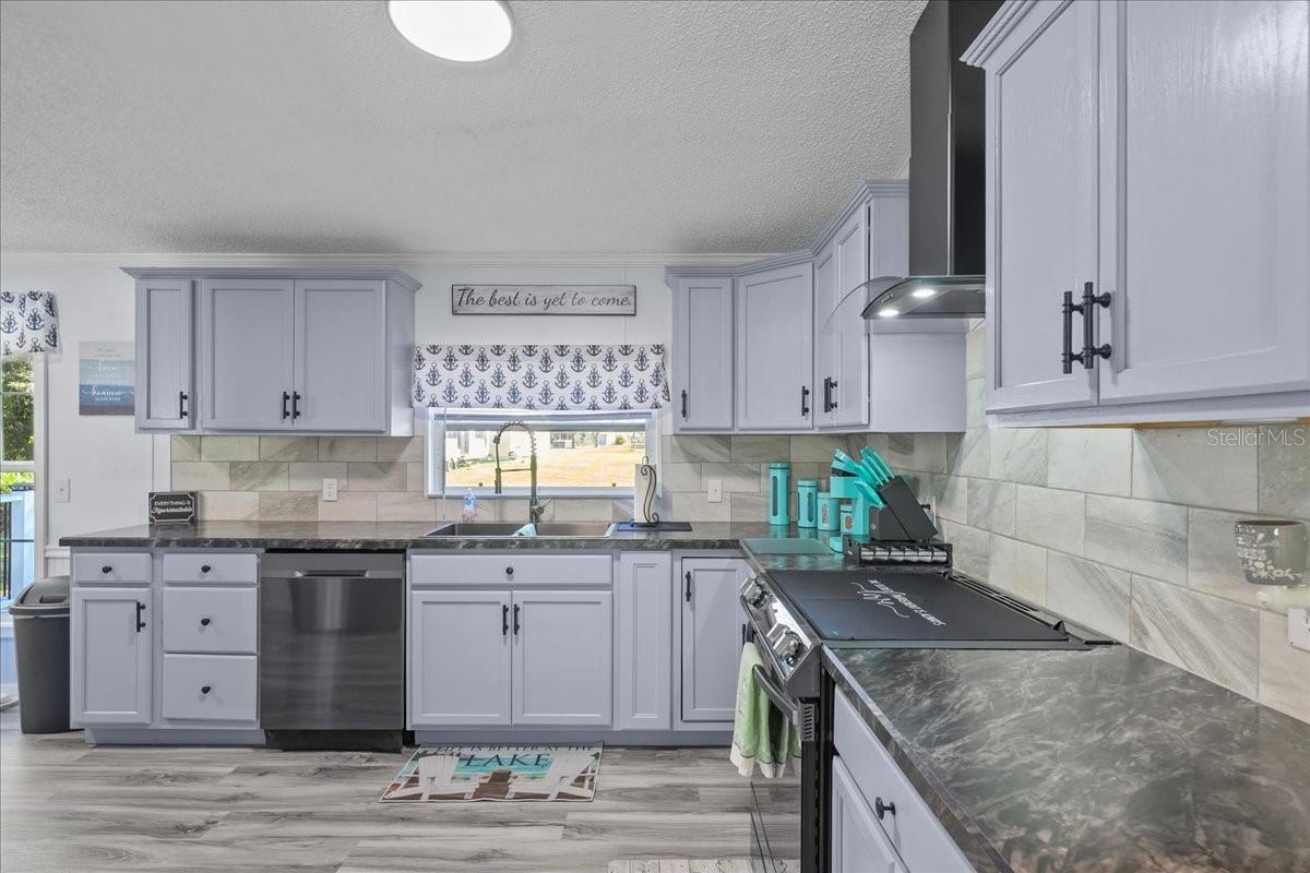 Image 24 of 44 For 116 Crescent Lake Shore Drive