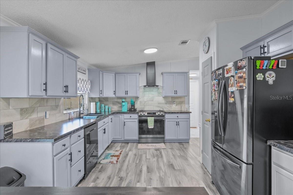 Image 25 of 44 For 116 Crescent Lake Shore Drive