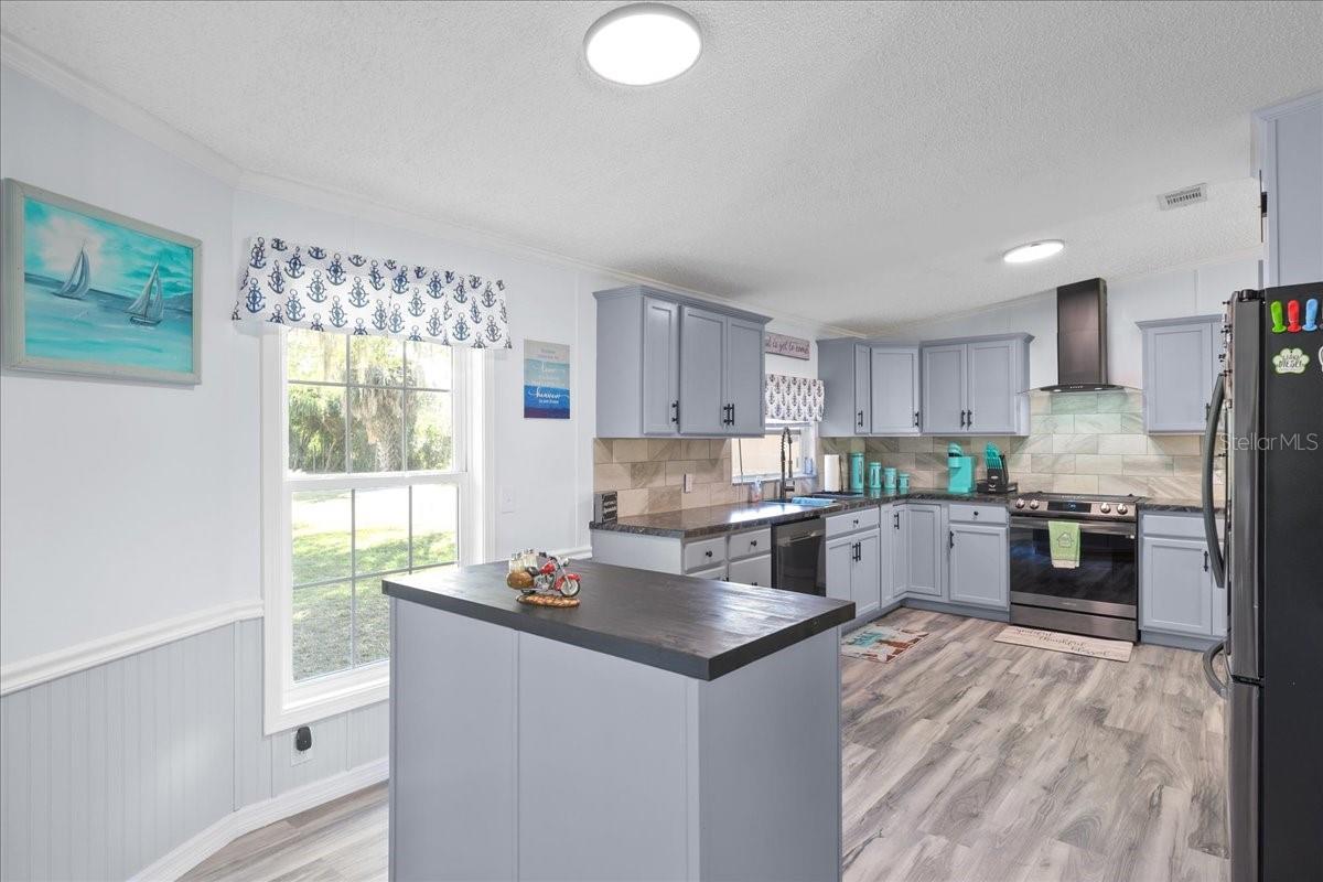 Image 27 of 44 For 116 Crescent Lake Shore Drive