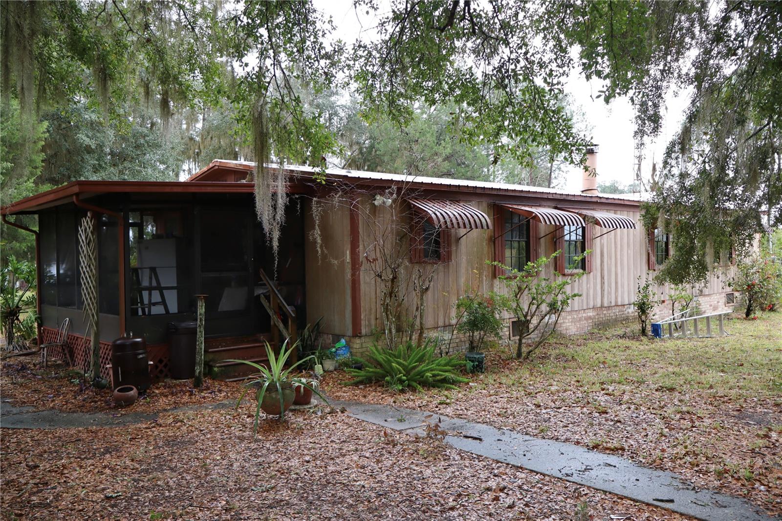 Listing Details for 347 Star Lake Drive, HAWTHORNE, FL 32640