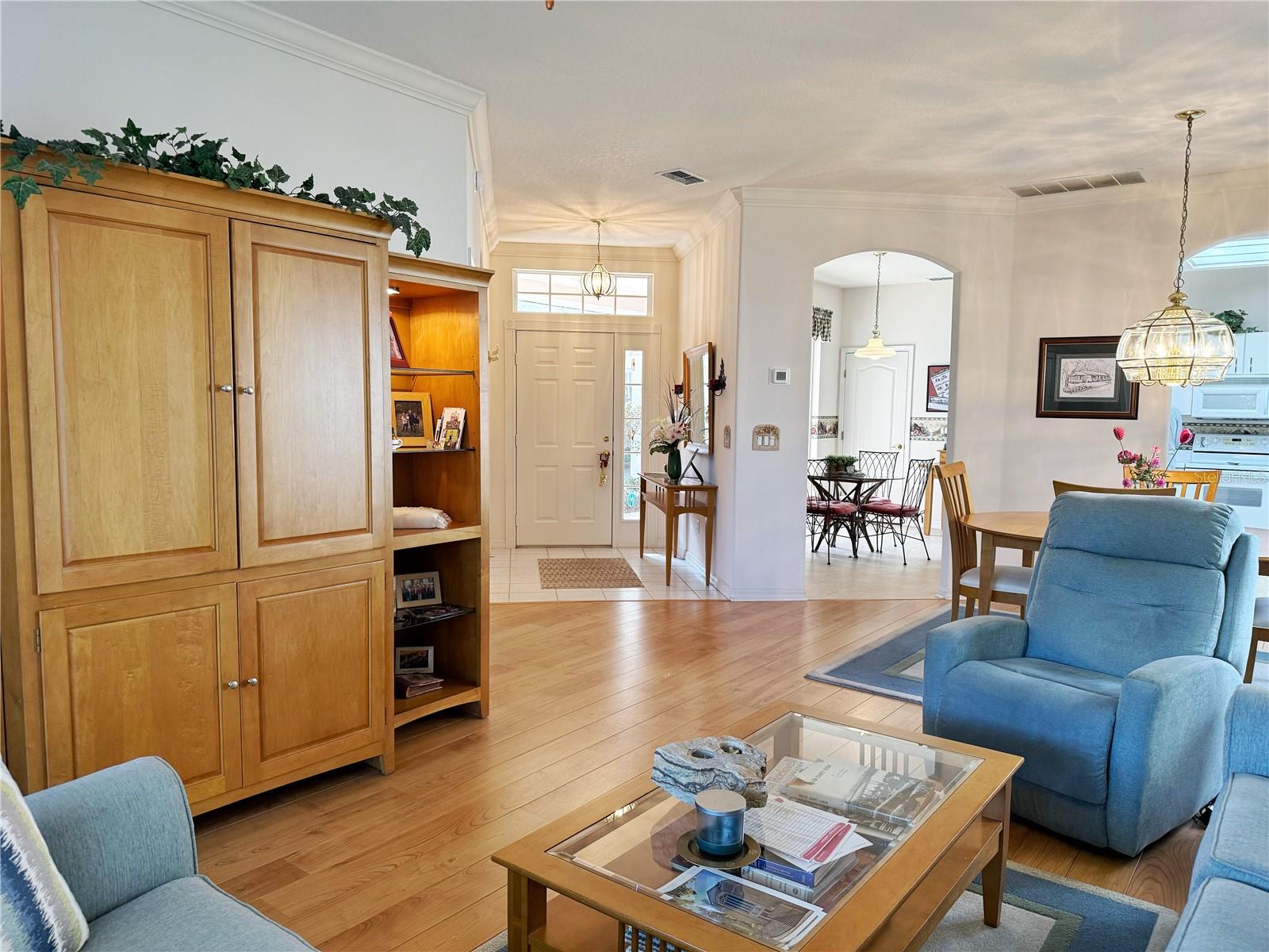 Image 9 of 61 For 4207 Kingsley Street