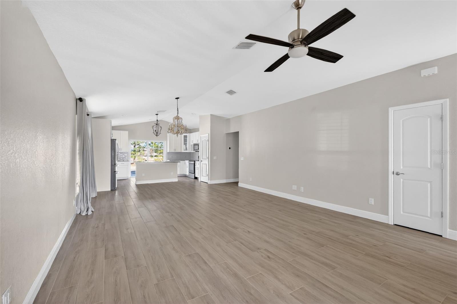 Image 4 of 30 For 5016 125th Loop