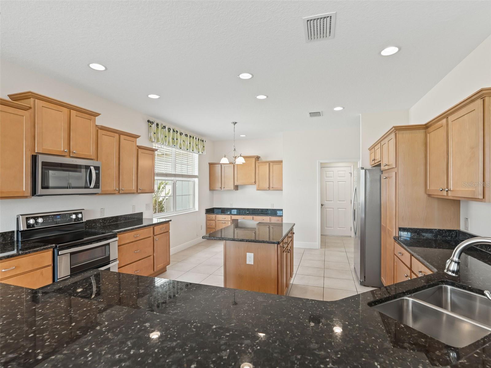 Image 18 of 53 For 2576 Jupiter Way