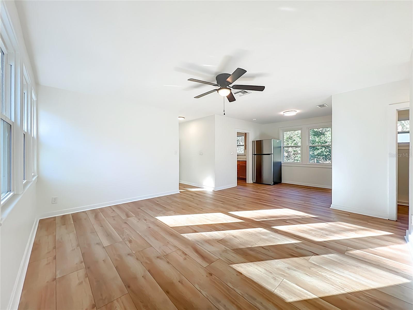 Image 11 of 43 For 19037 Ravenswood Road