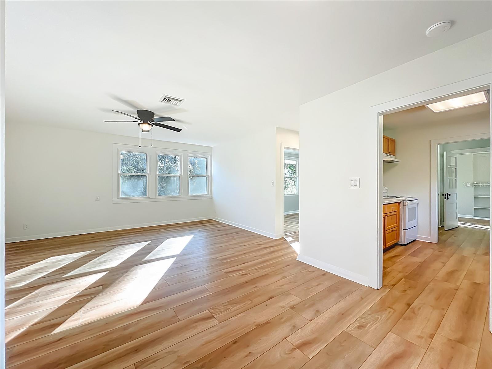 Image 12 of 43 For 19037 Ravenswood Road