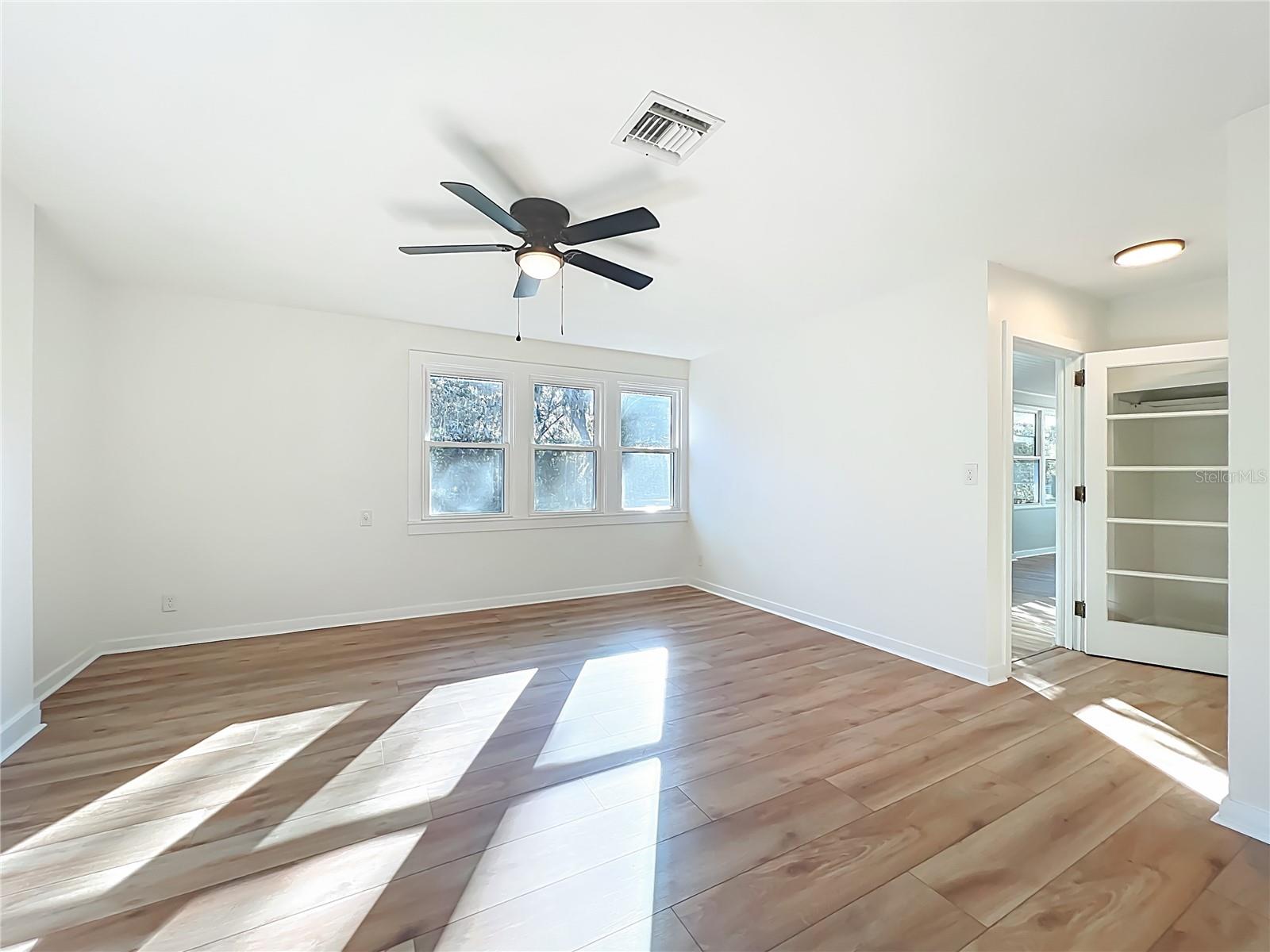 Image 13 of 43 For 19037 Ravenswood Road