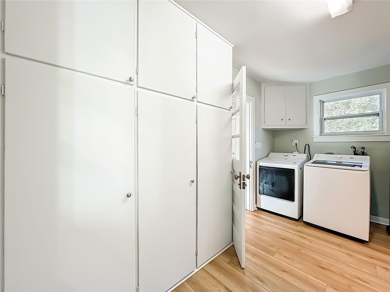 Image 16 of 43 For 19037 Ravenswood Road