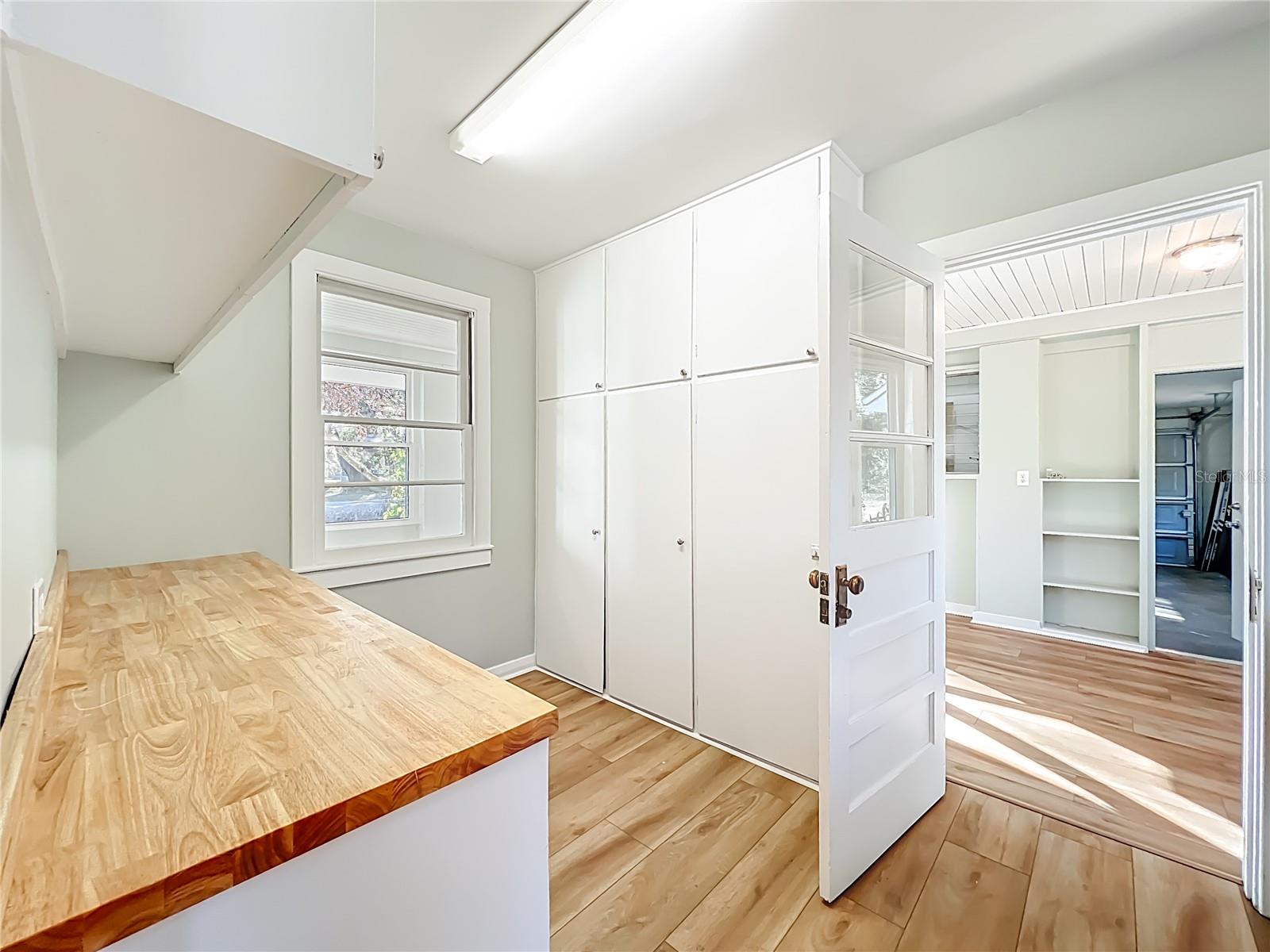 Image 18 of 43 For 19037 Ravenswood Road