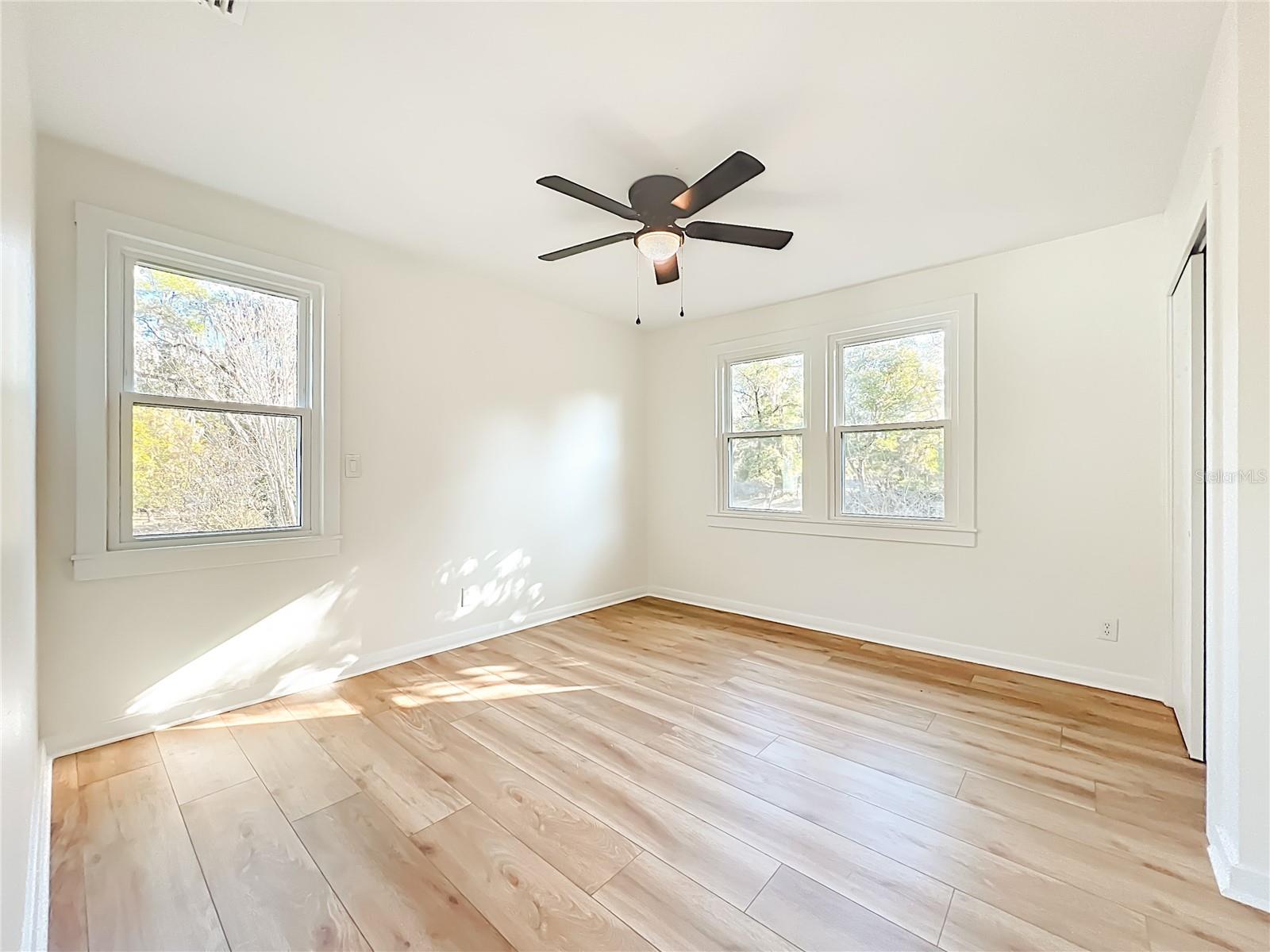 Image 22 of 43 For 19037 Ravenswood Road