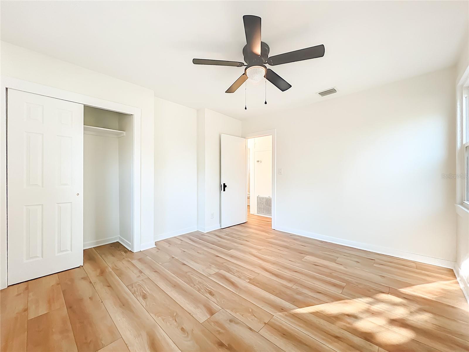 Image 23 of 43 For 19037 Ravenswood Road