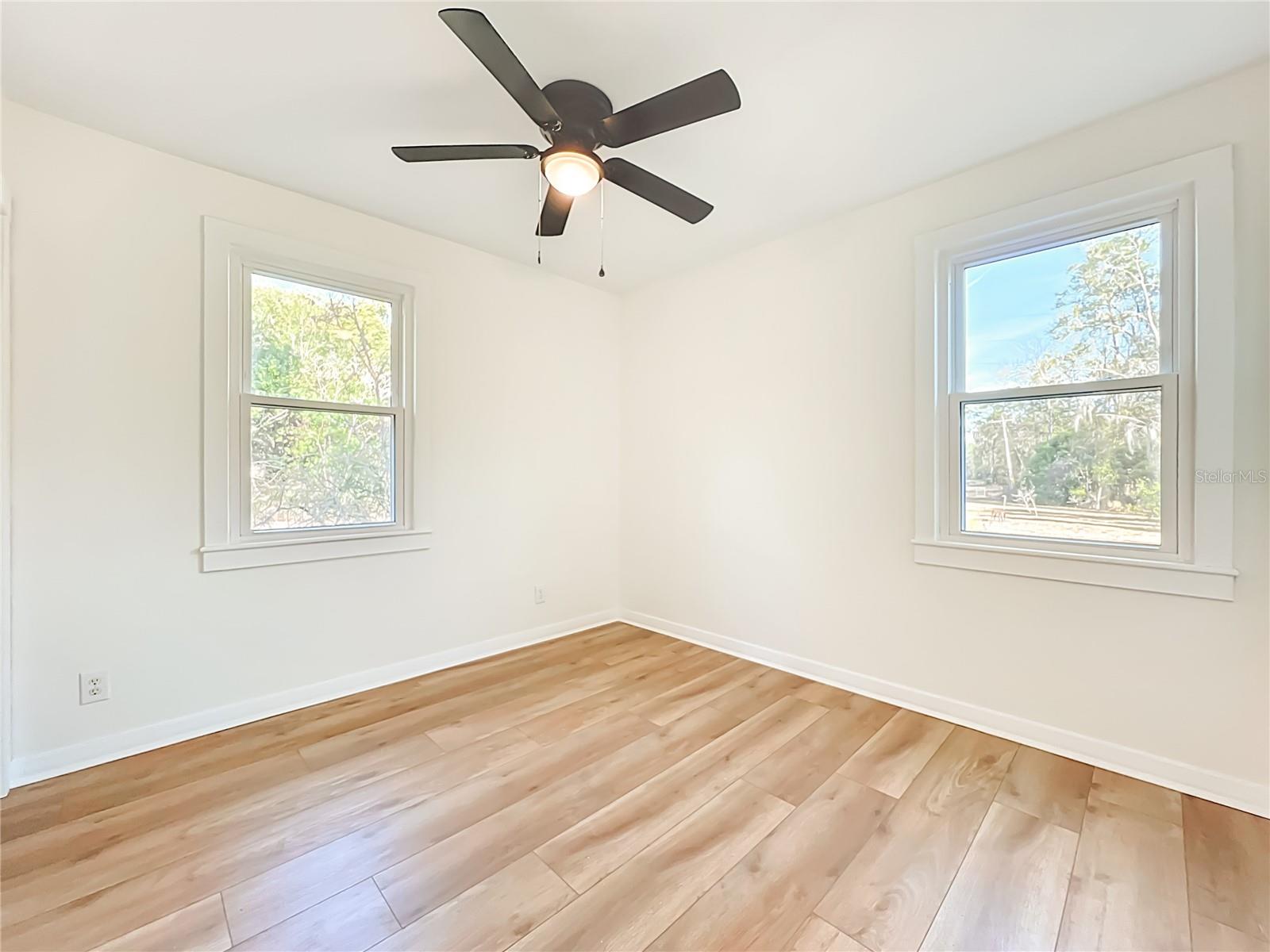 Image 24 of 43 For 19037 Ravenswood Road