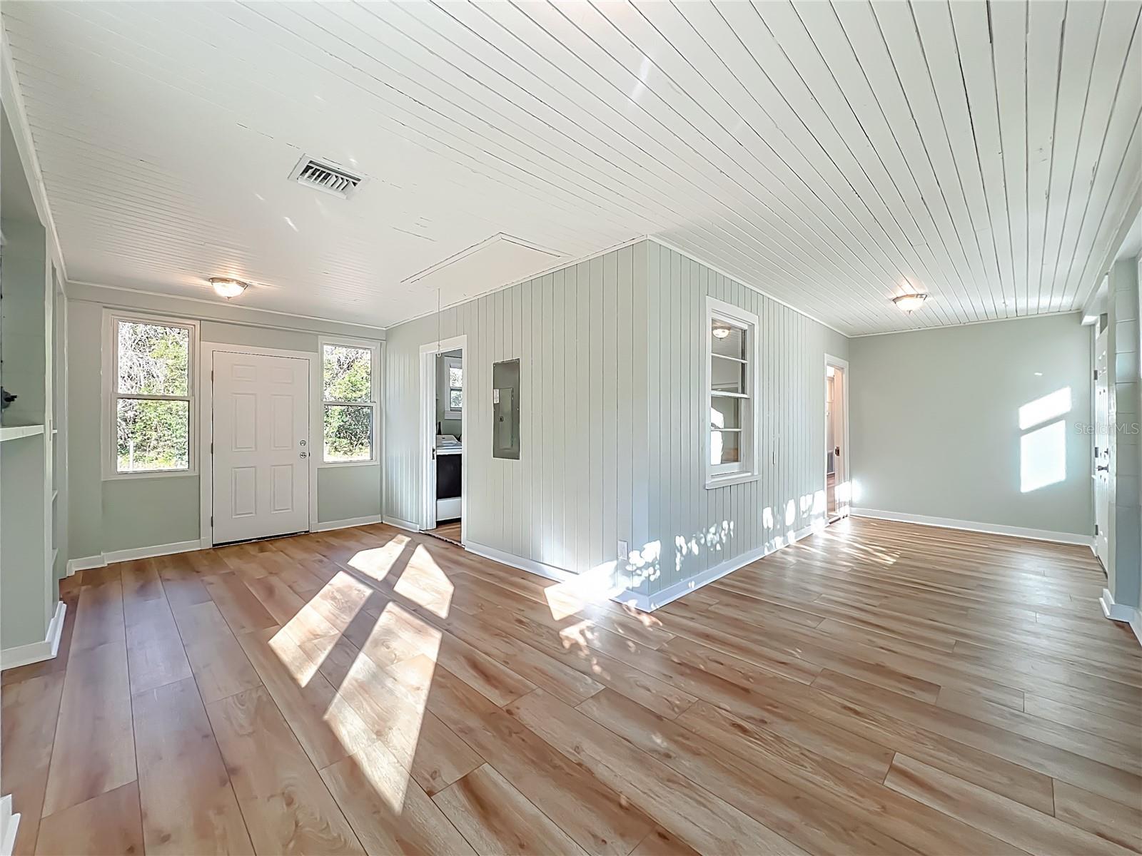 Image 26 of 43 For 19037 Ravenswood Road