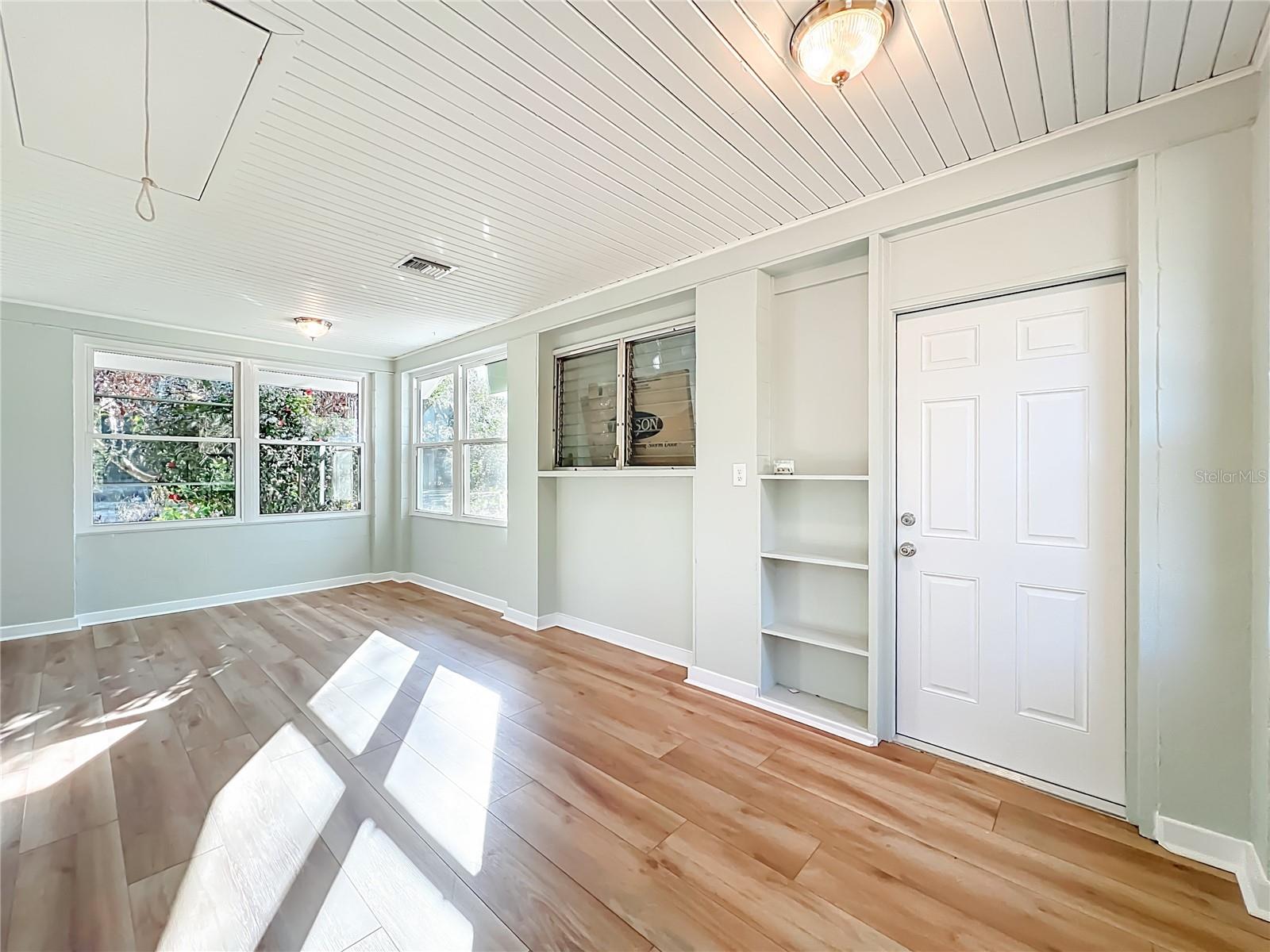 Image 28 of 43 For 19037 Ravenswood Road