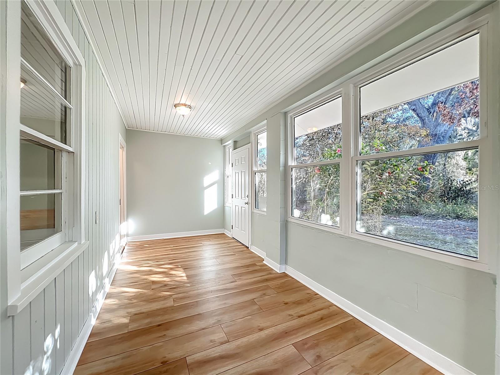 Image 29 of 43 For 19037 Ravenswood Road