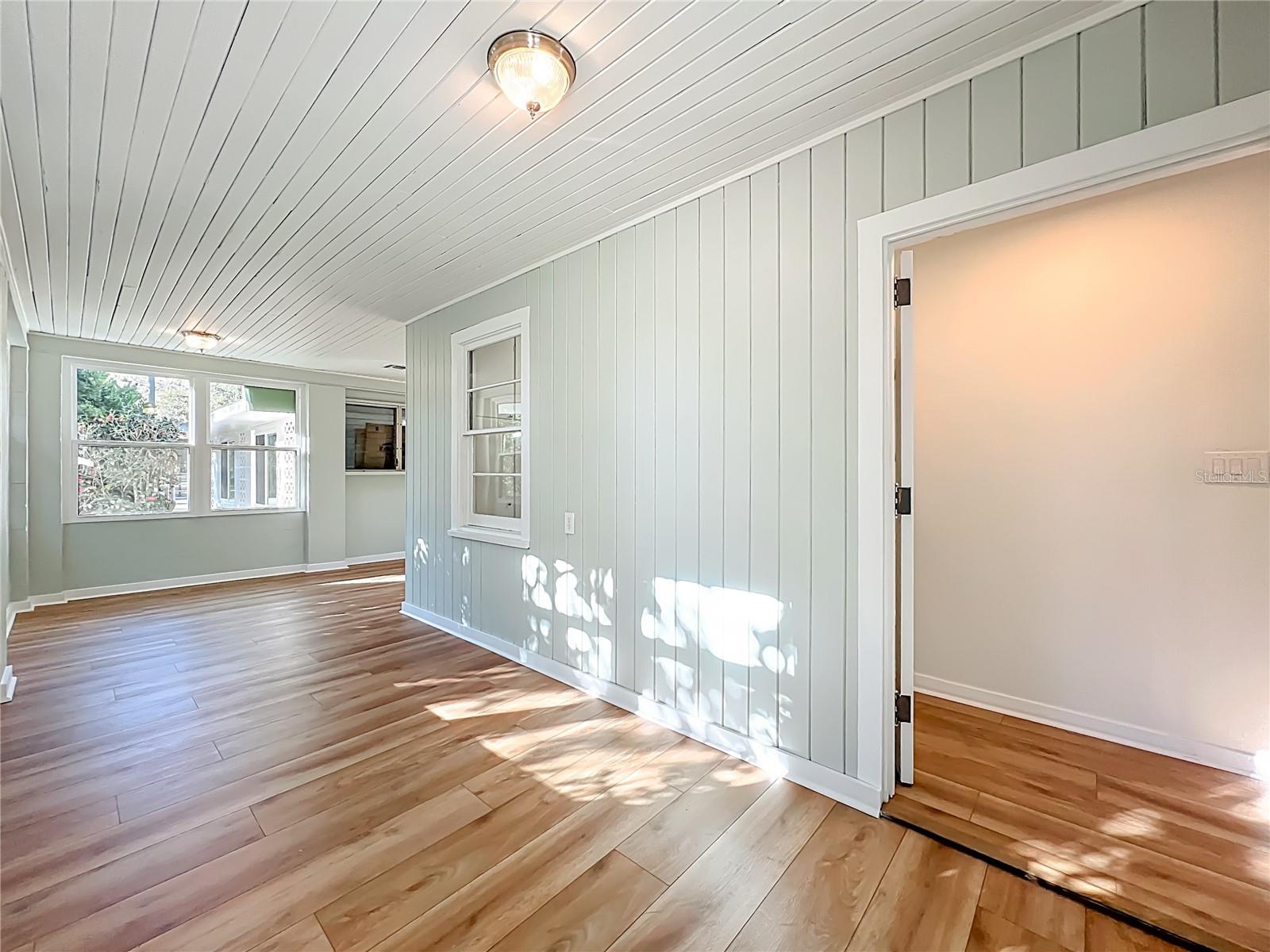 Image 30 of 43 For 19037 Ravenswood Road