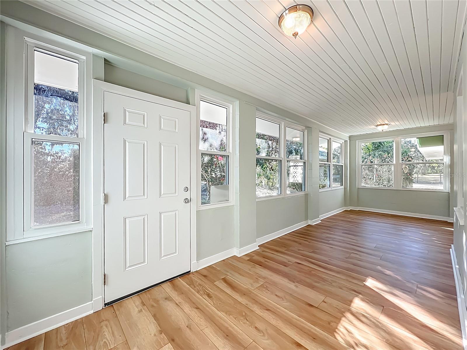 Image 31 of 43 For 19037 Ravenswood Road