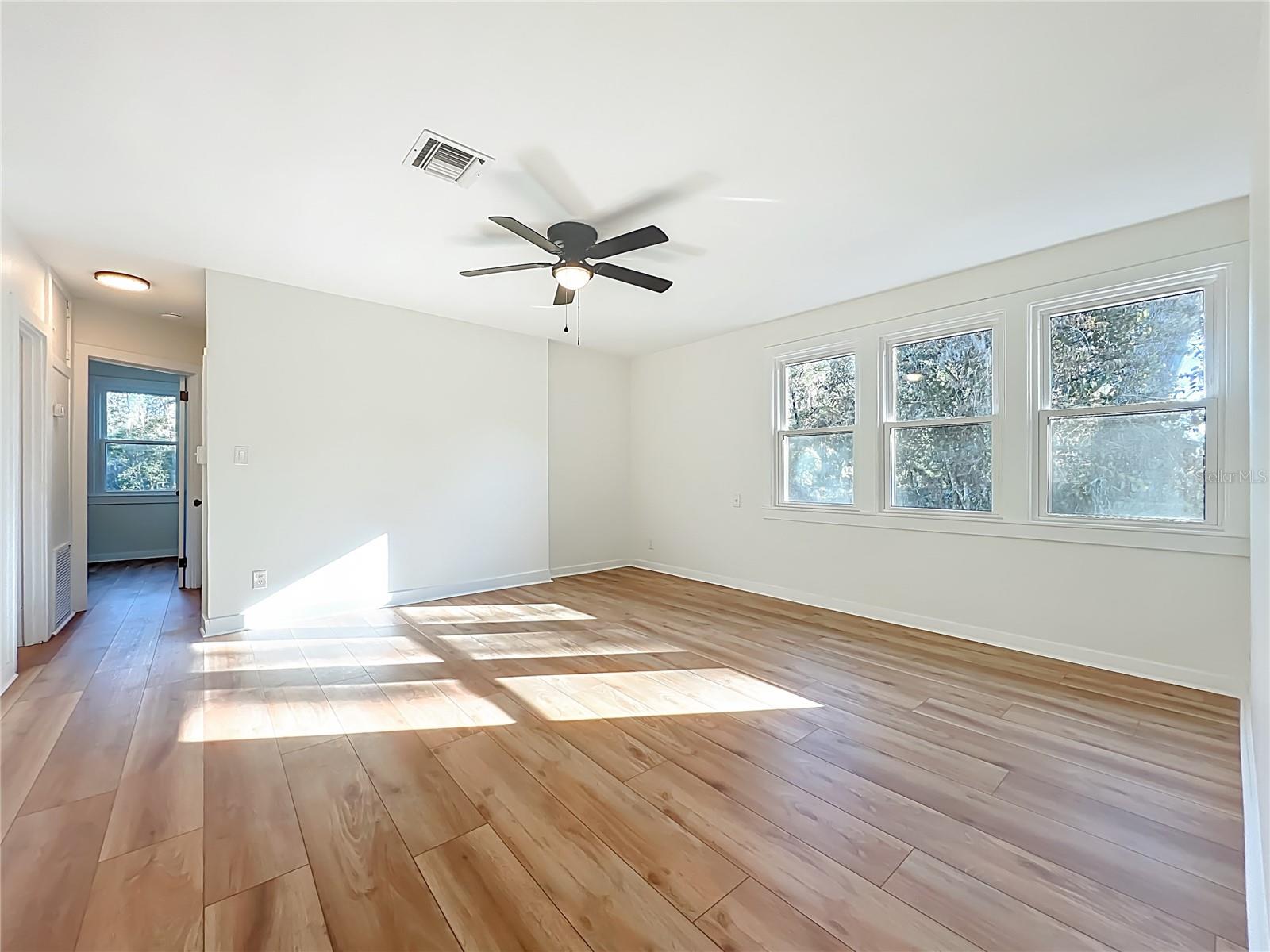 Image 32 of 43 For 19037 Ravenswood Road