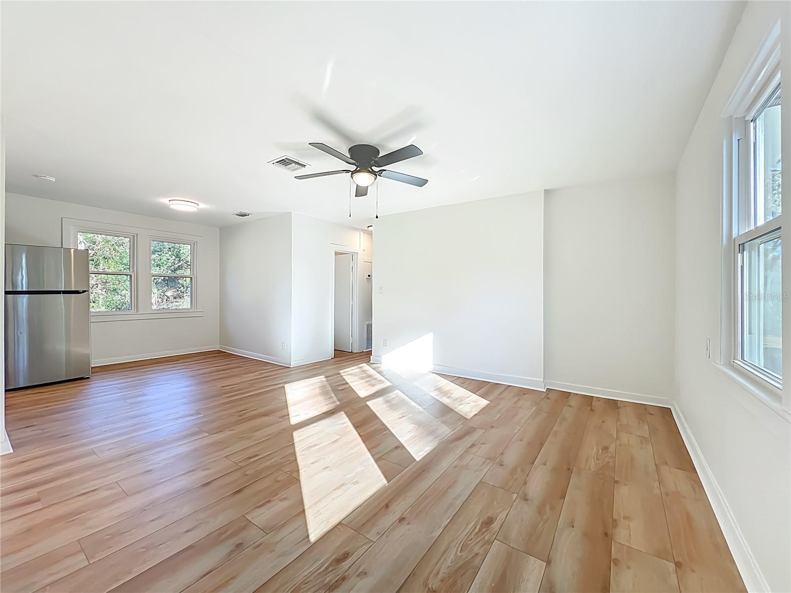 Image 33 of 43 For 19037 Ravenswood Road