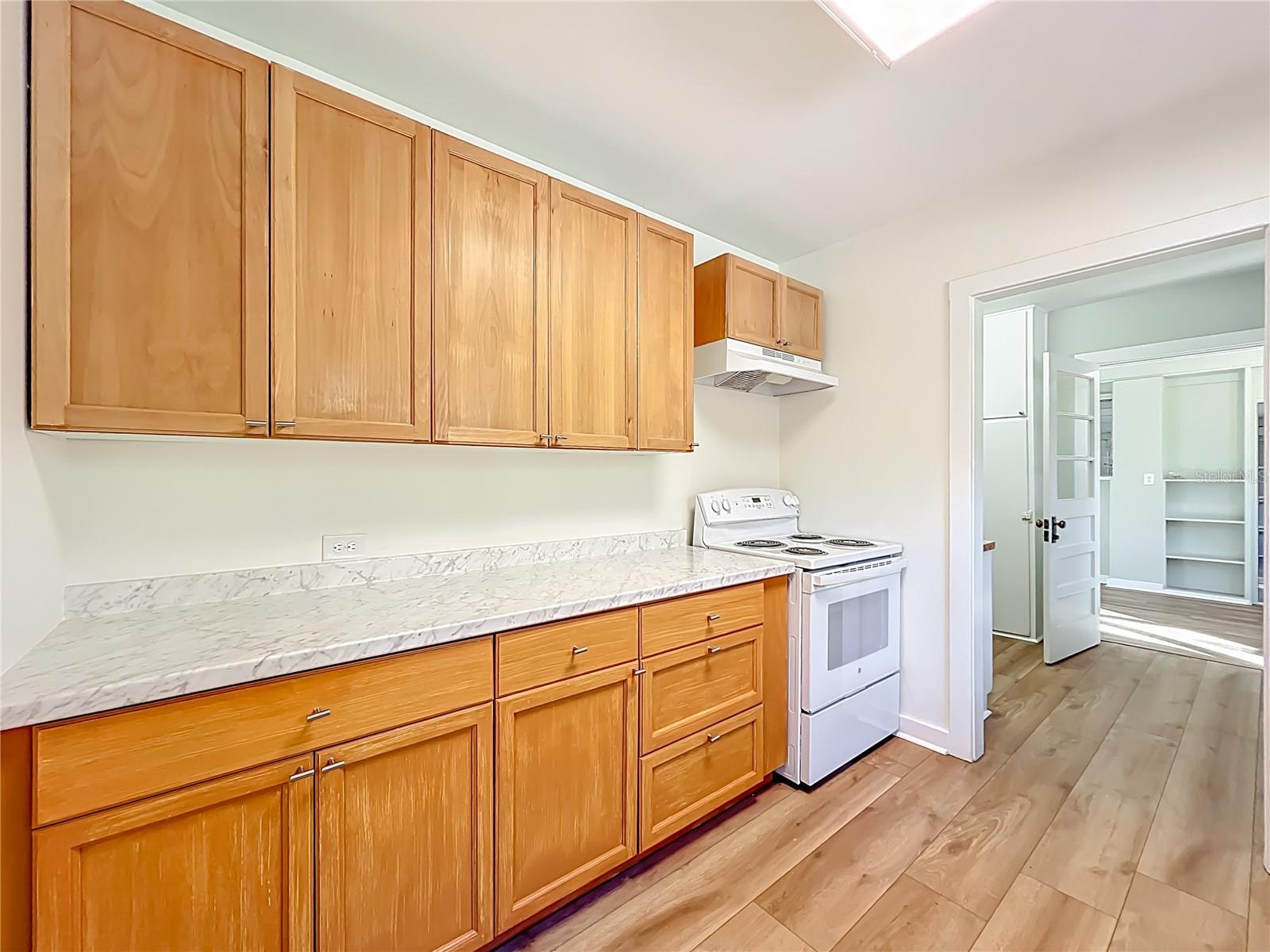 Image 6 of 43 For 19037 Ravenswood Road