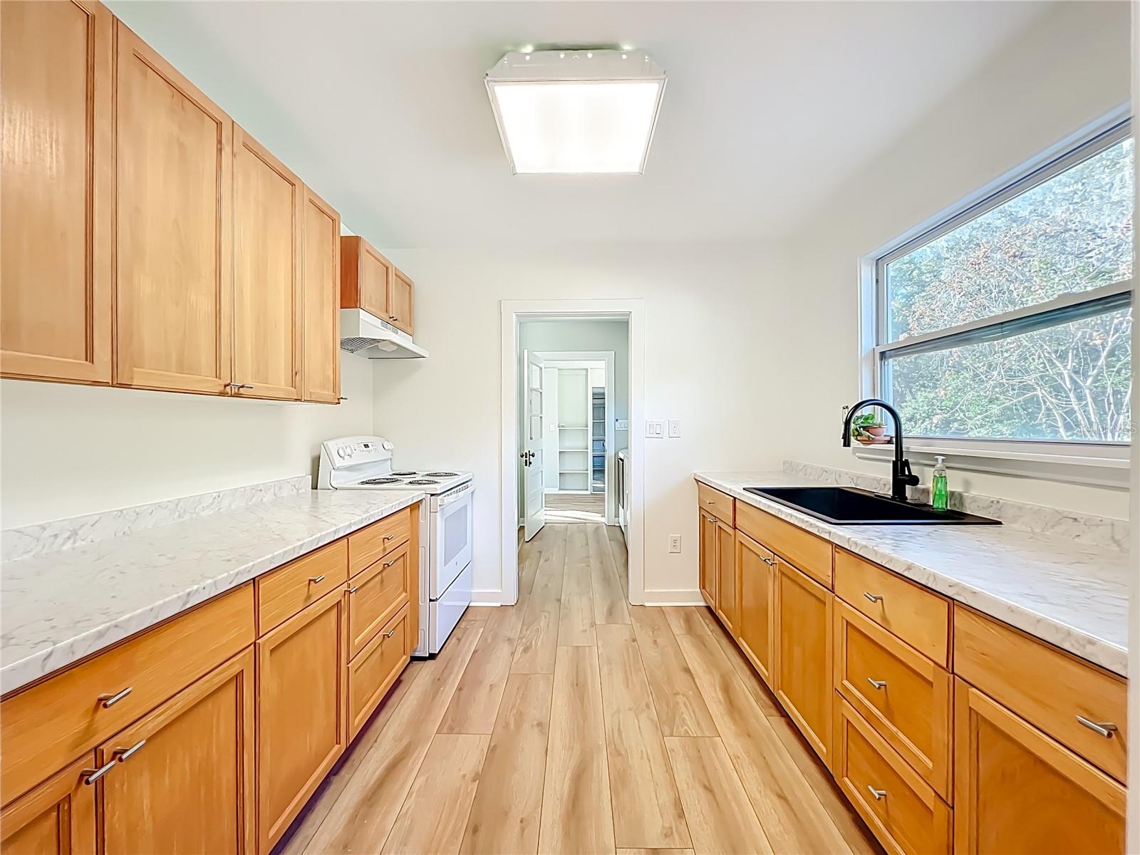 Image 7 of 43 For 19037 Ravenswood Road