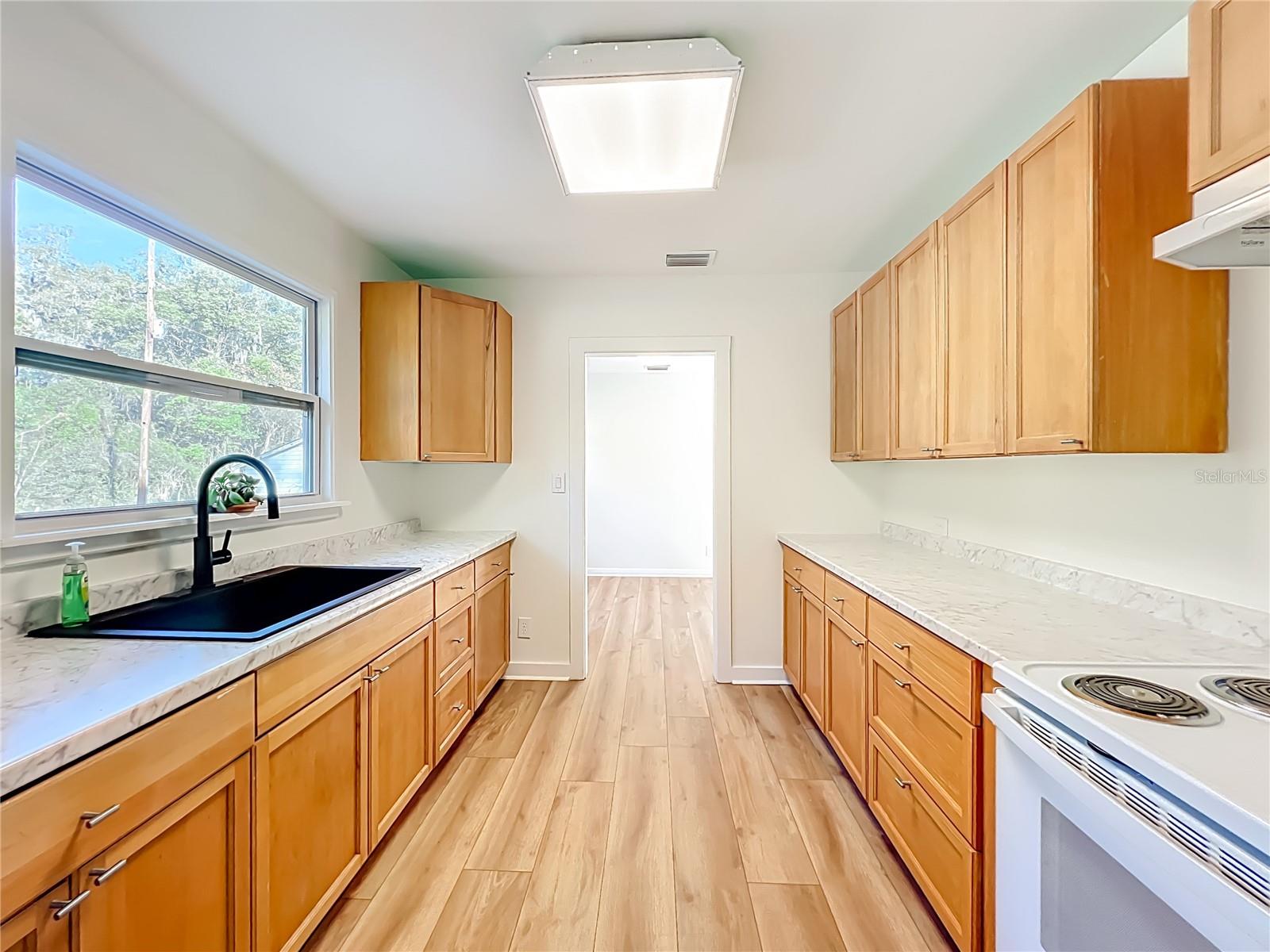 Image 9 of 43 For 19037 Ravenswood Road