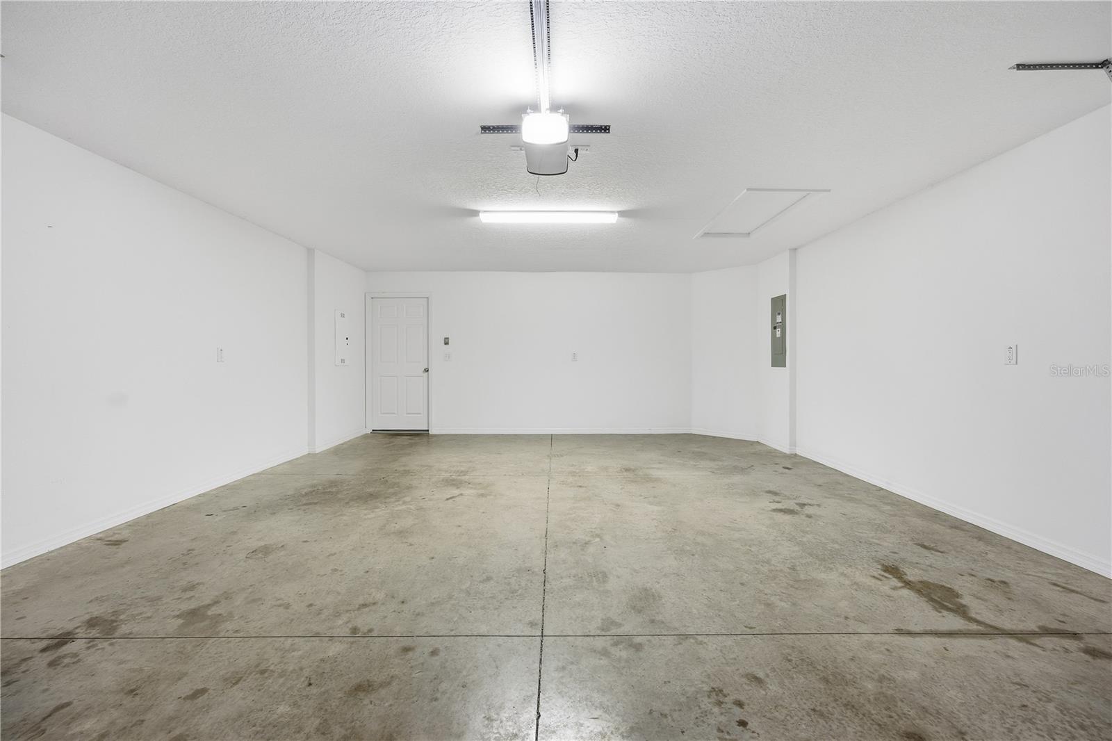 Image 27 of 42 For 11190 Hess Way