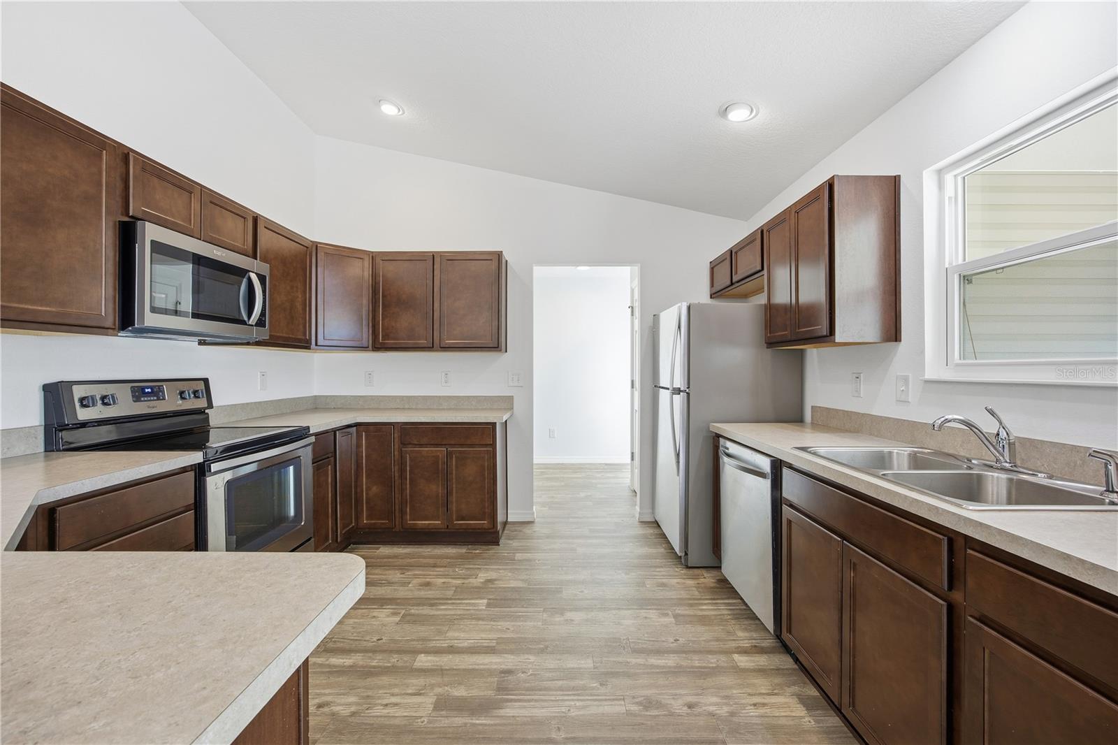 Image 7 of 42 For 11190 Hess Way