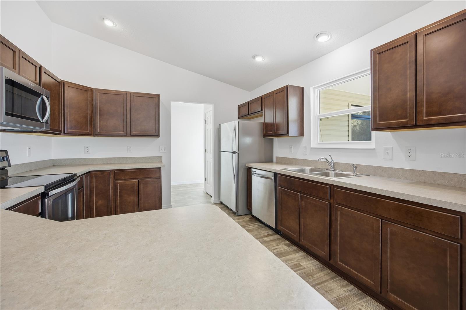 Image 8 of 42 For 11190 Hess Way