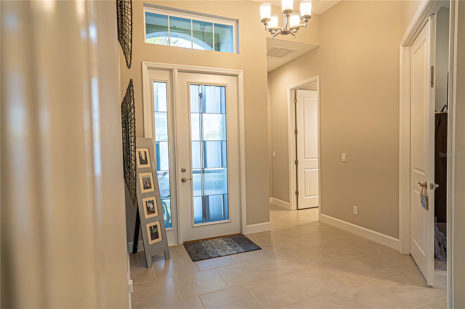 Listing photo id 8 for 5013 Sevilla Shores Drive