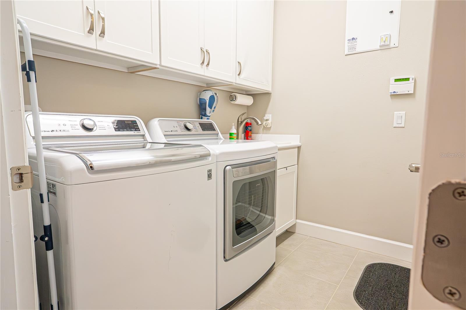 Listing photo id 9 for 5013 Sevilla Shores Drive