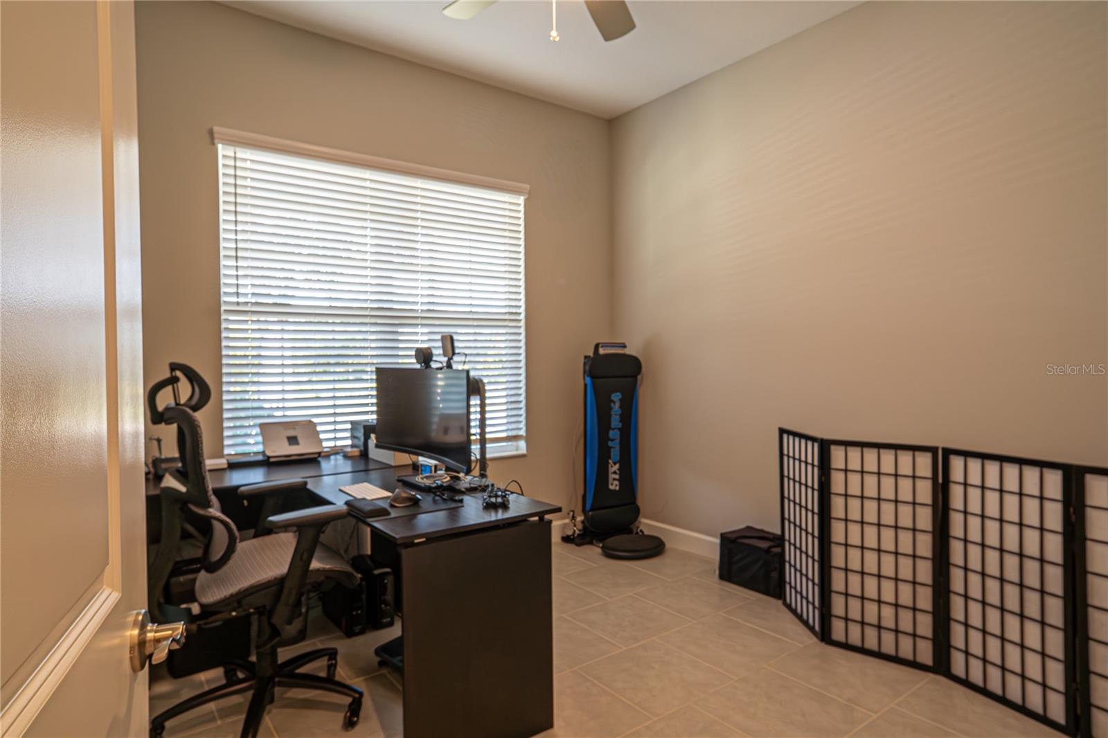 Listing photo id 11 for 5013 Sevilla Shores Drive