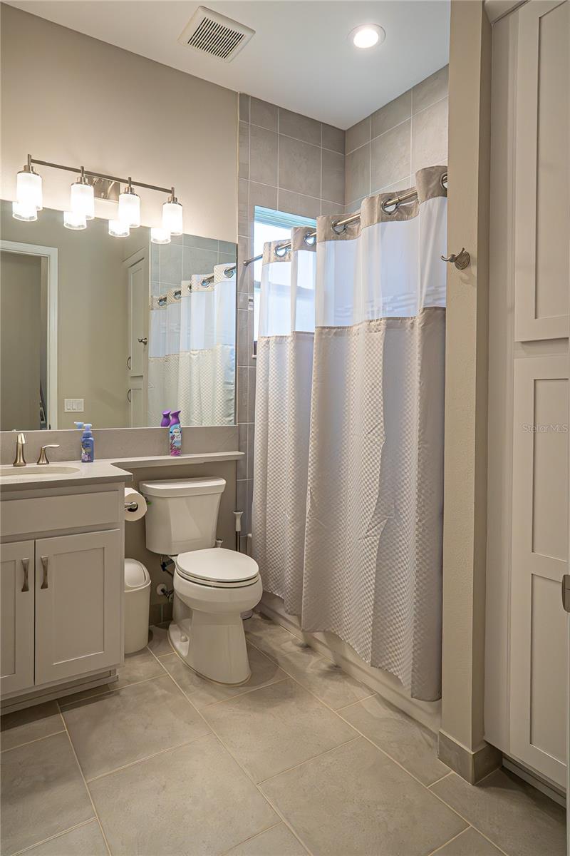 Listing photo id 12 for 5013 Sevilla Shores Drive