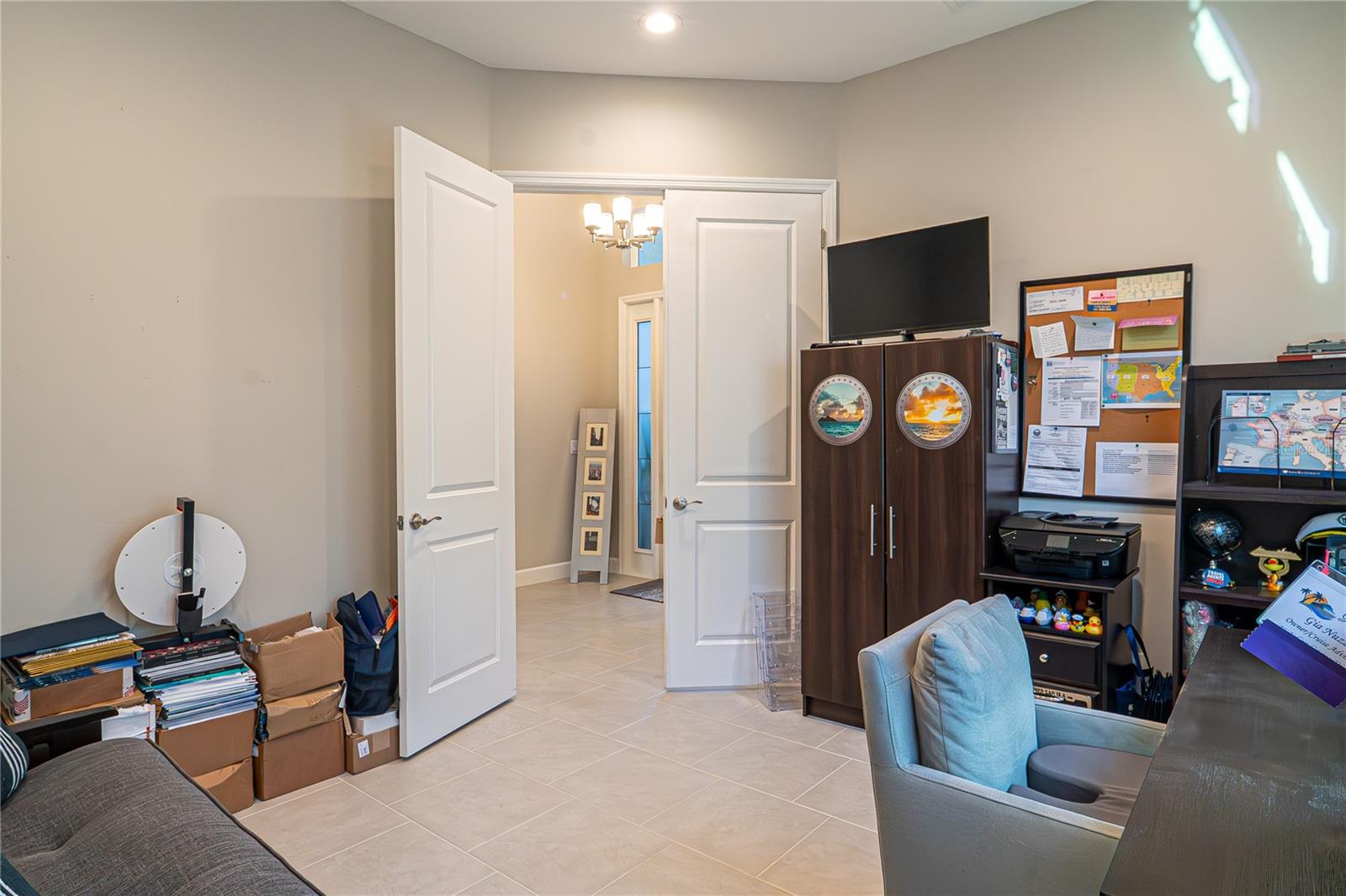 Listing photo id 18 for 5013 Sevilla Shores Drive