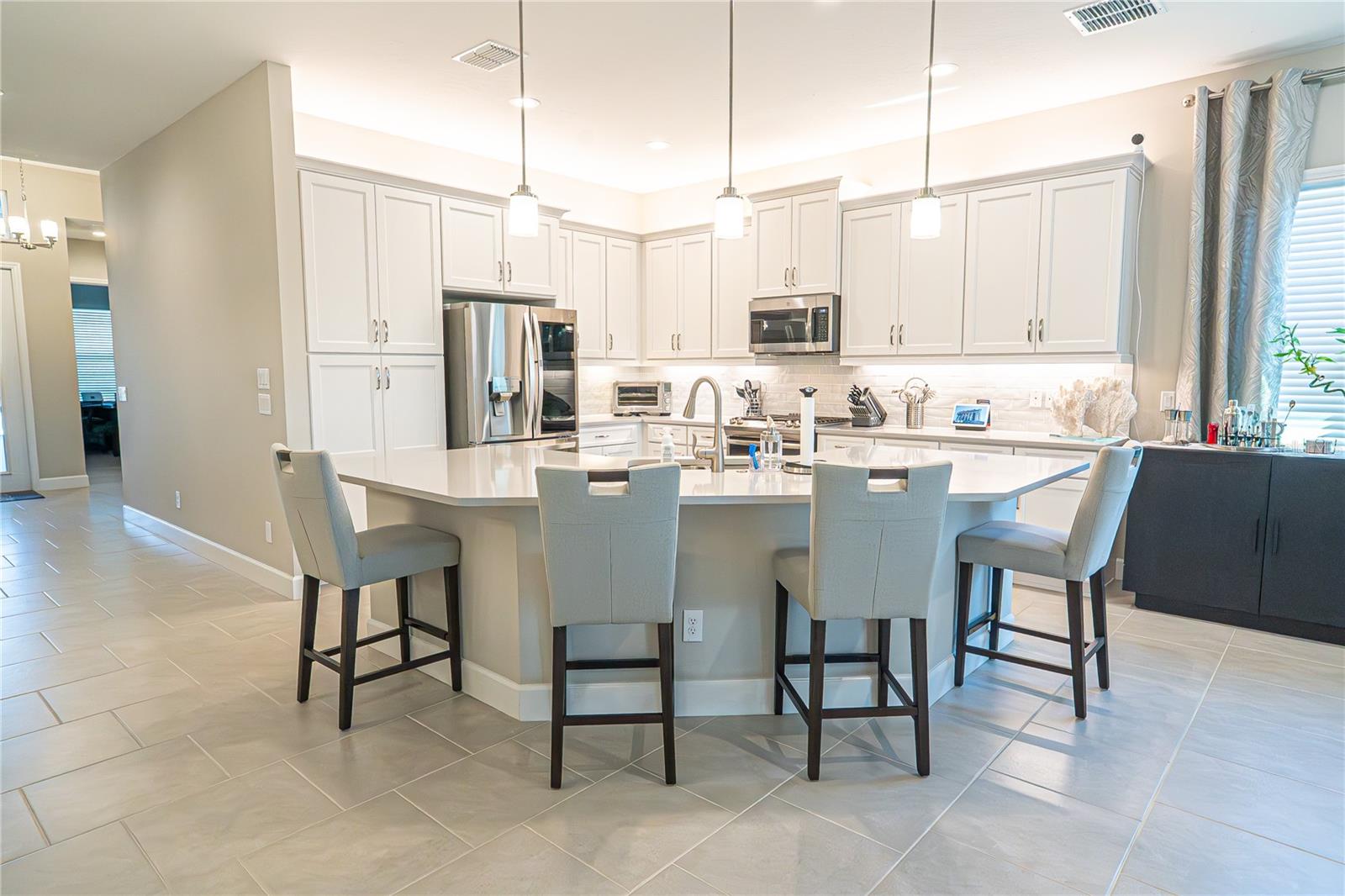 Listing photo id 27 for 5013 Sevilla Shores Drive