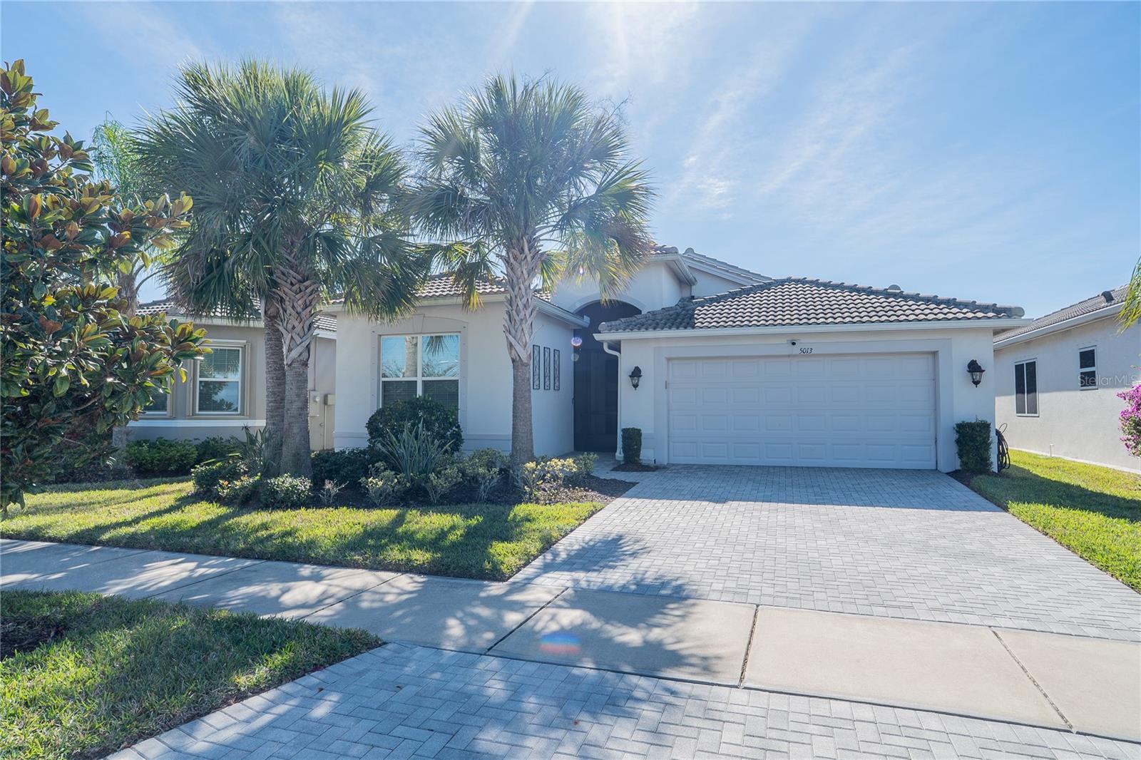 Listing photo id 1 for 5013 Sevilla Shores Drive