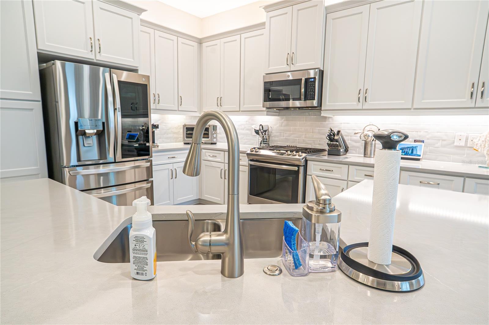 Listing photo id 28 for 5013 Sevilla Shores Drive