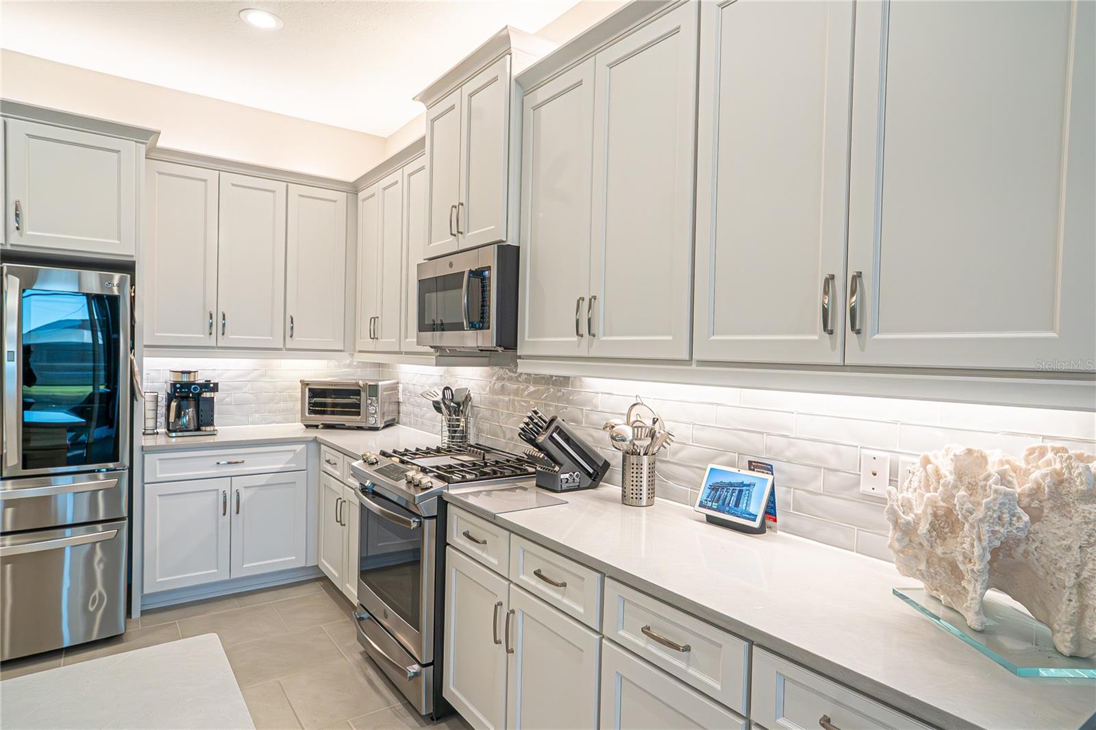 Listing photo id 30 for 5013 Sevilla Shores Drive