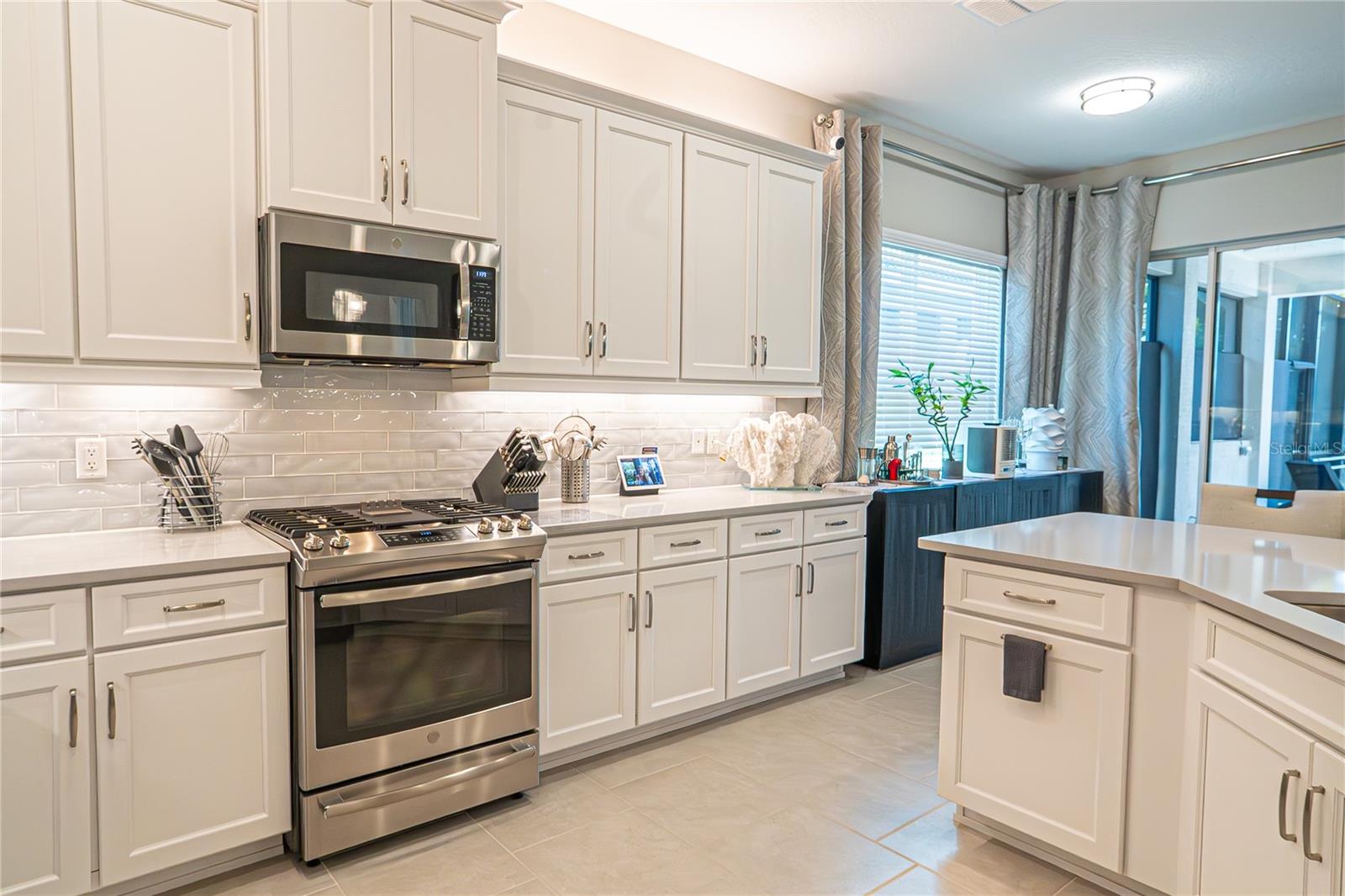 Listing photo id 32 for 5013 Sevilla Shores Drive