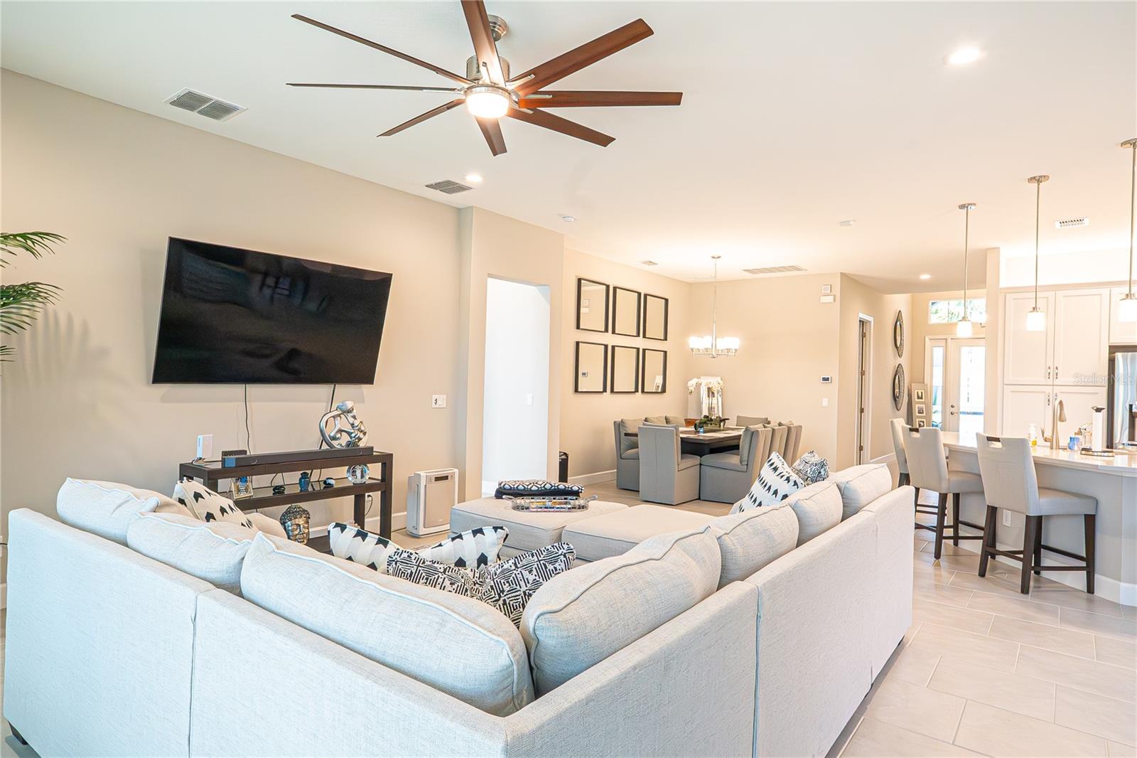 Listing photo id 39 for 5013 Sevilla Shores Drive