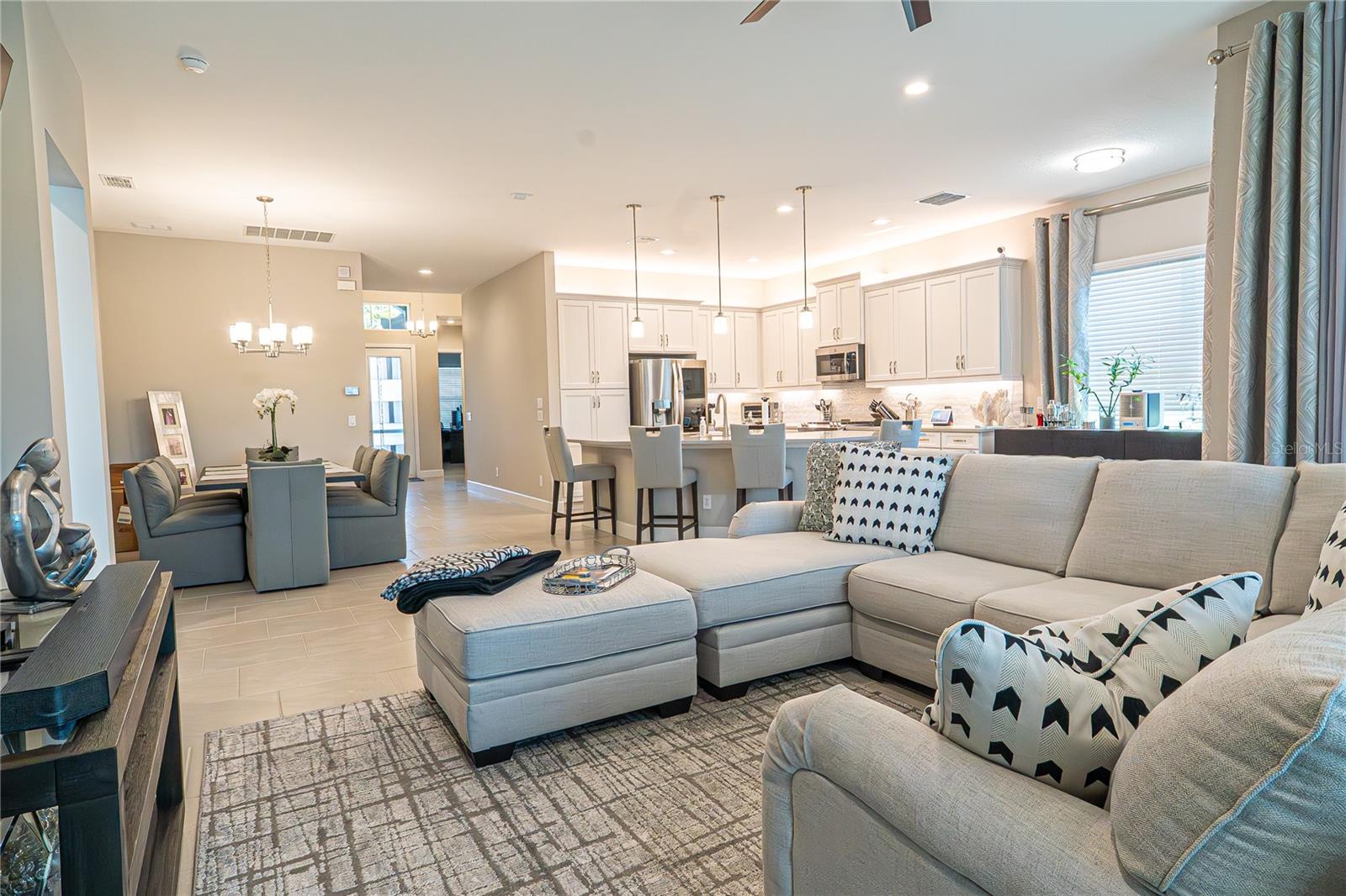 Listing photo id 40 for 5013 Sevilla Shores Drive