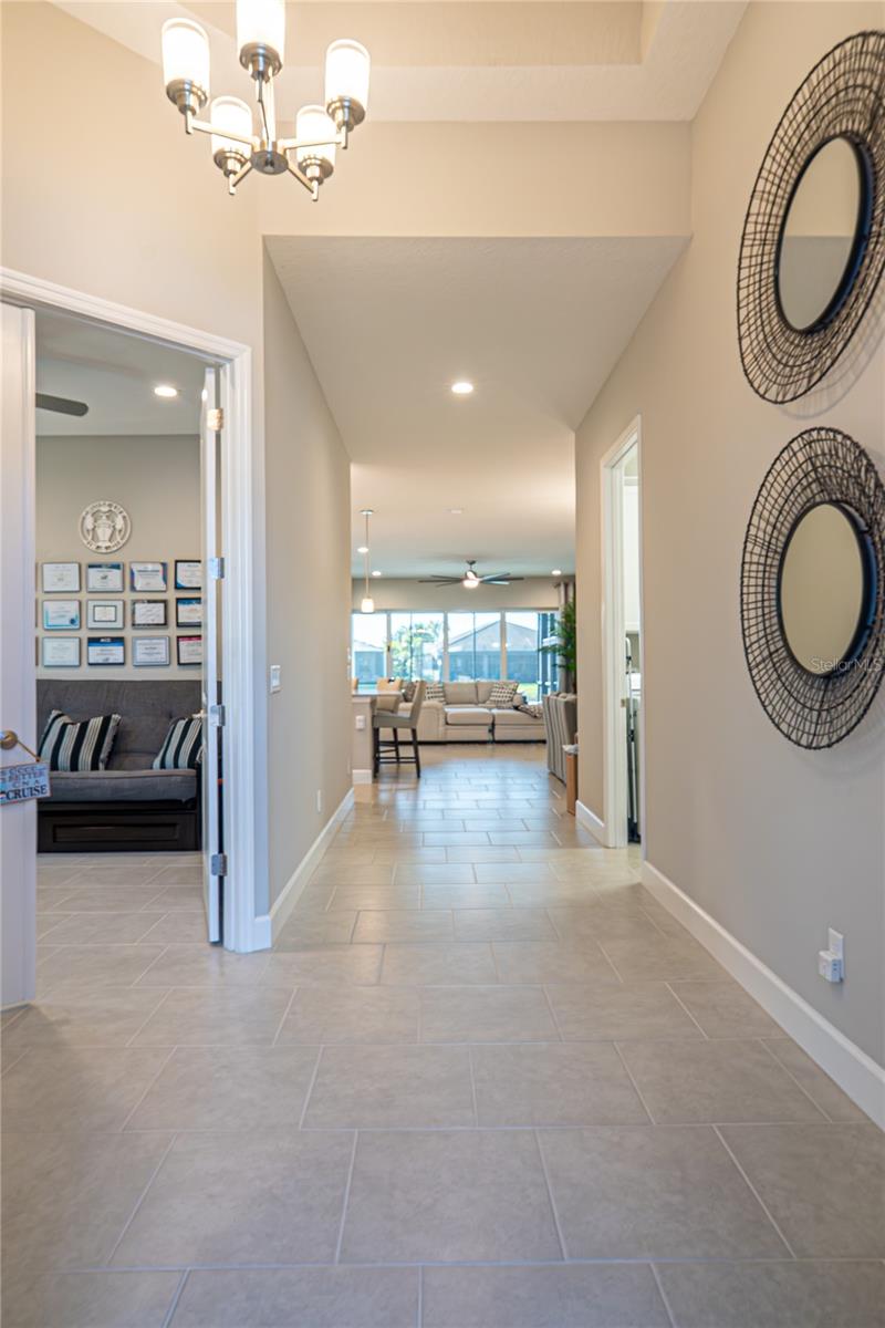 Listing photo id 3 for 5013 Sevilla Shores Drive